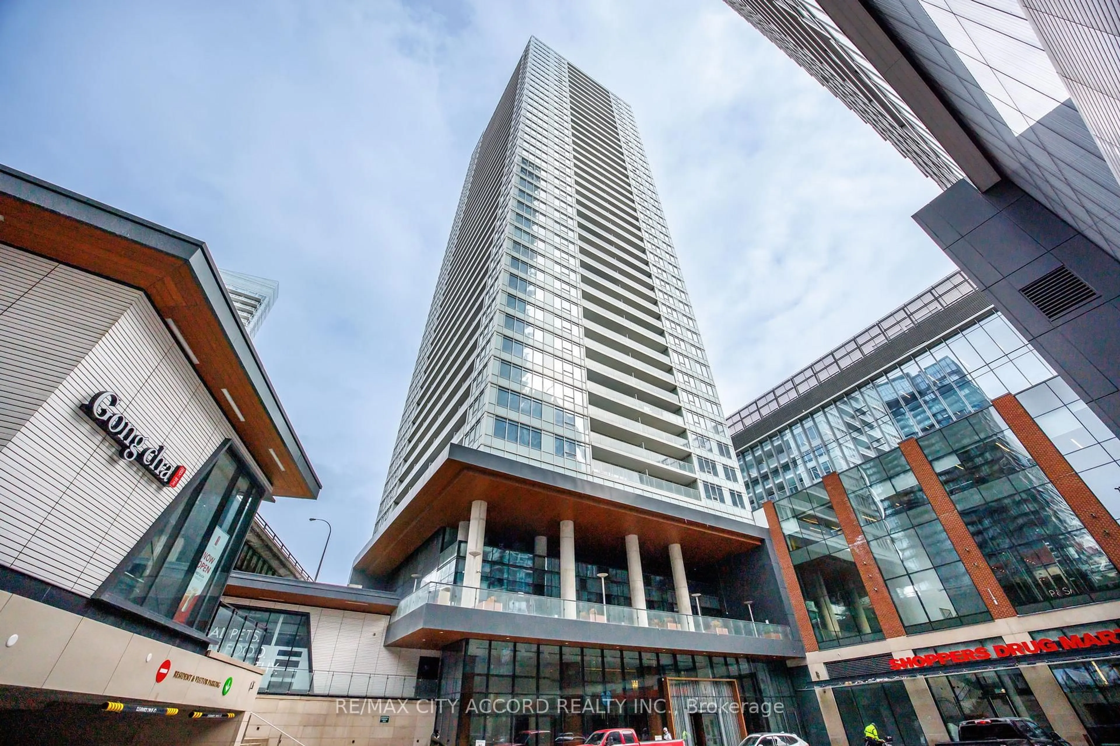 Indoor foyer for 17 Bathurst St #2015, Toronto Ontario M5V 0N1