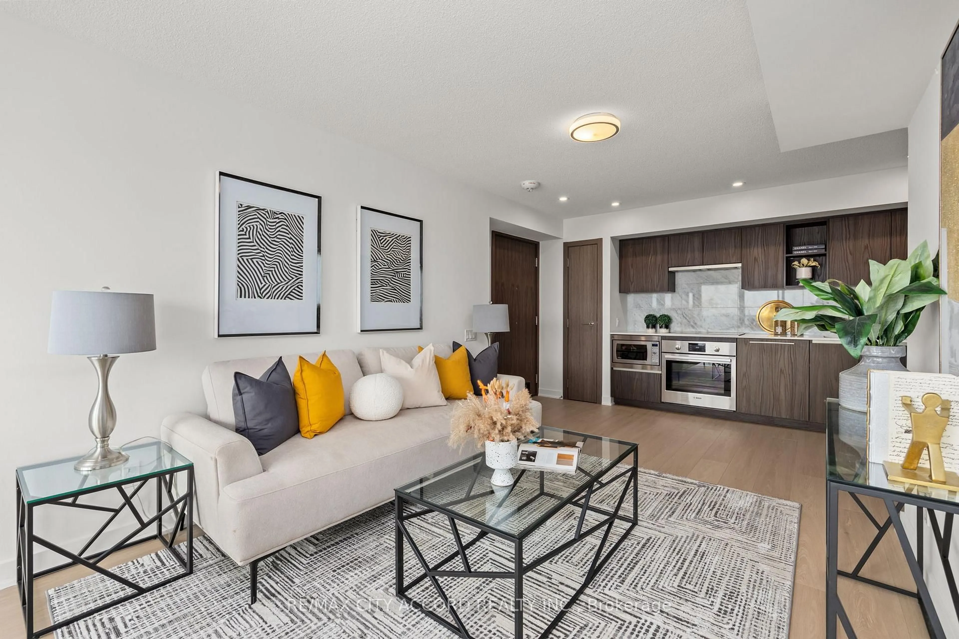 Living room with furniture, unknown for 17 Bathurst St #2015, Toronto Ontario M5V 0N1