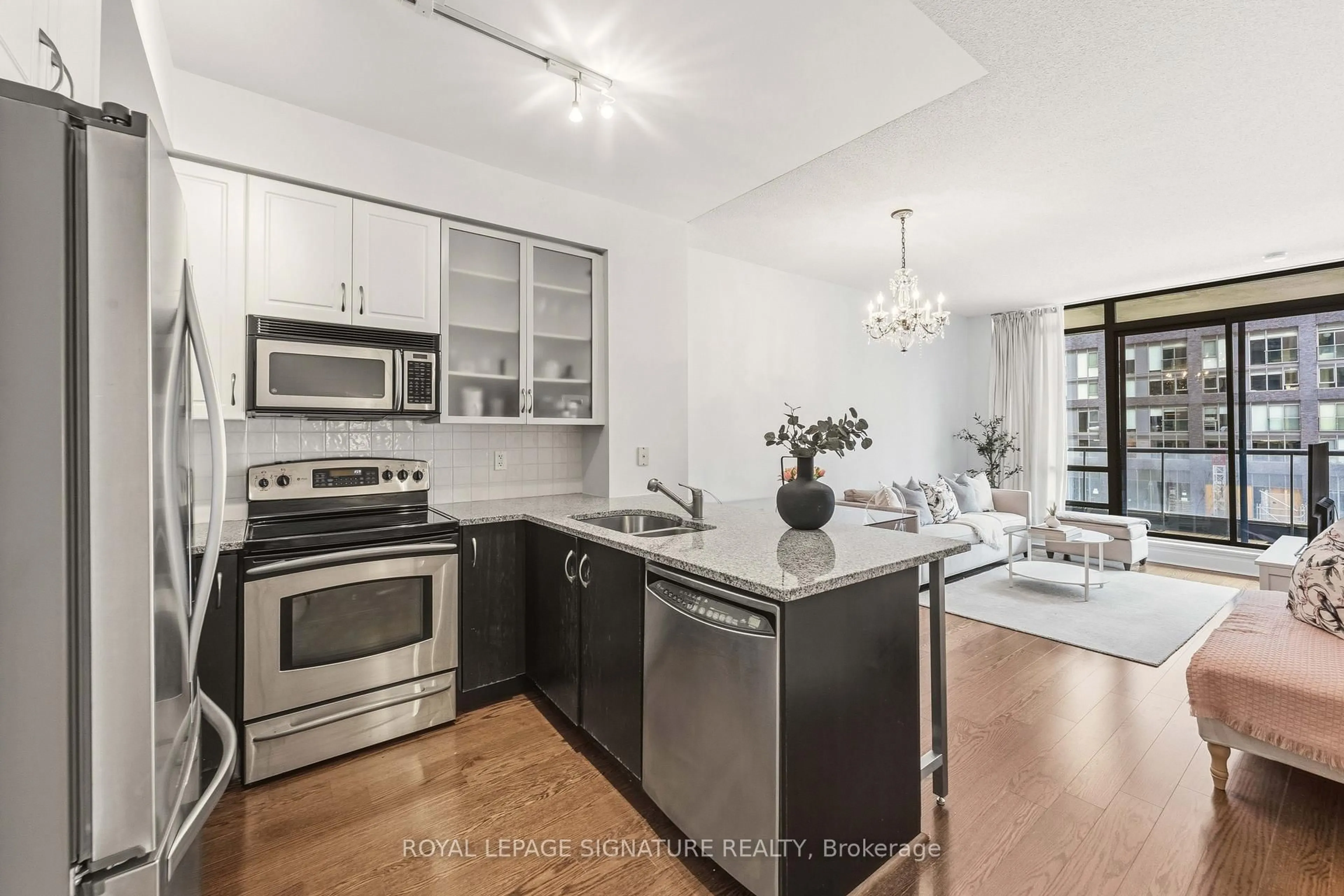 Open concept kitchen, unknown for 438 King St #712, Toronto Ontario M5V 3T9