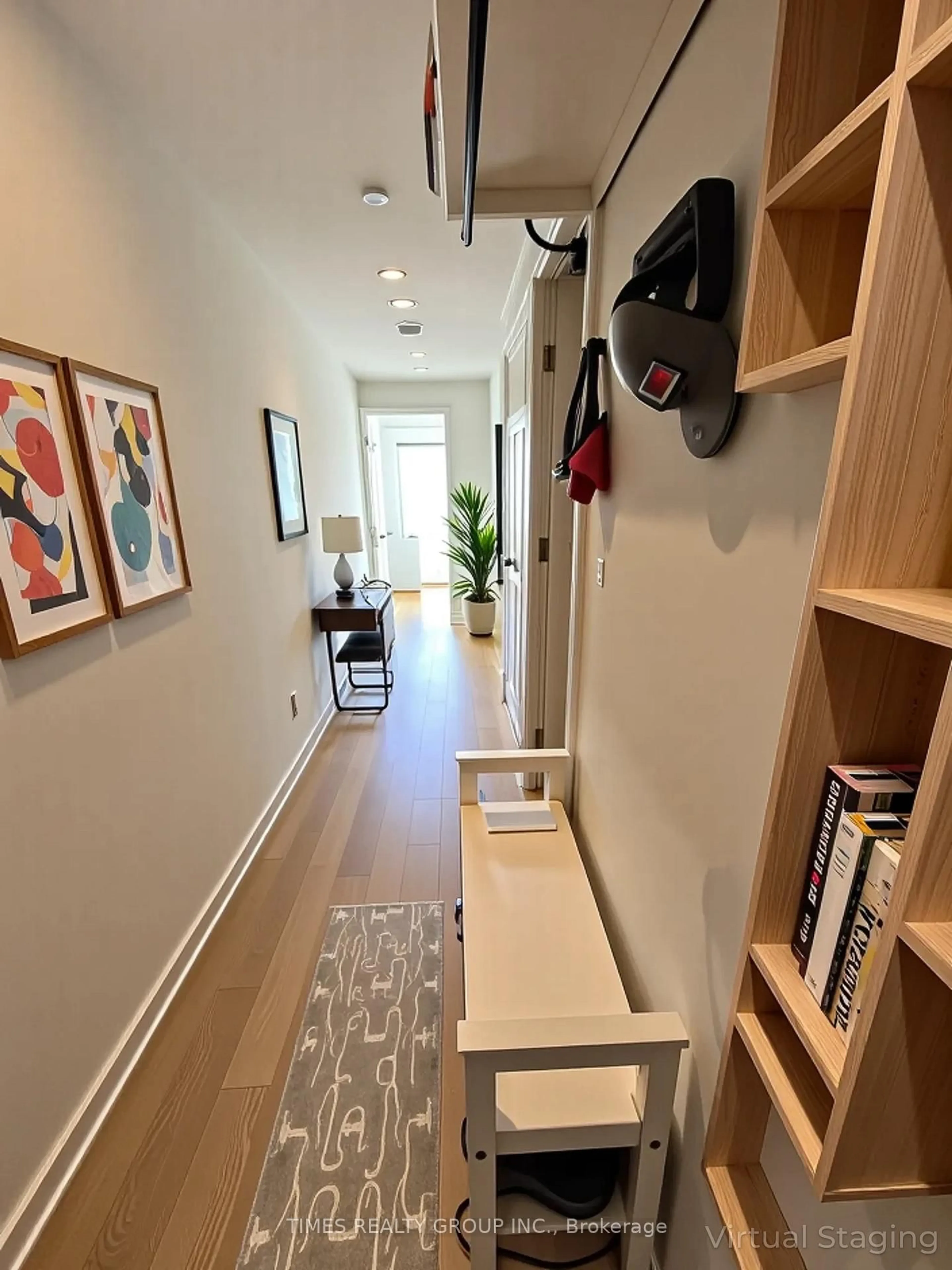 Indoor entryway for 60 Colborne St #2107, Toronto Ontario M5E 1E3
