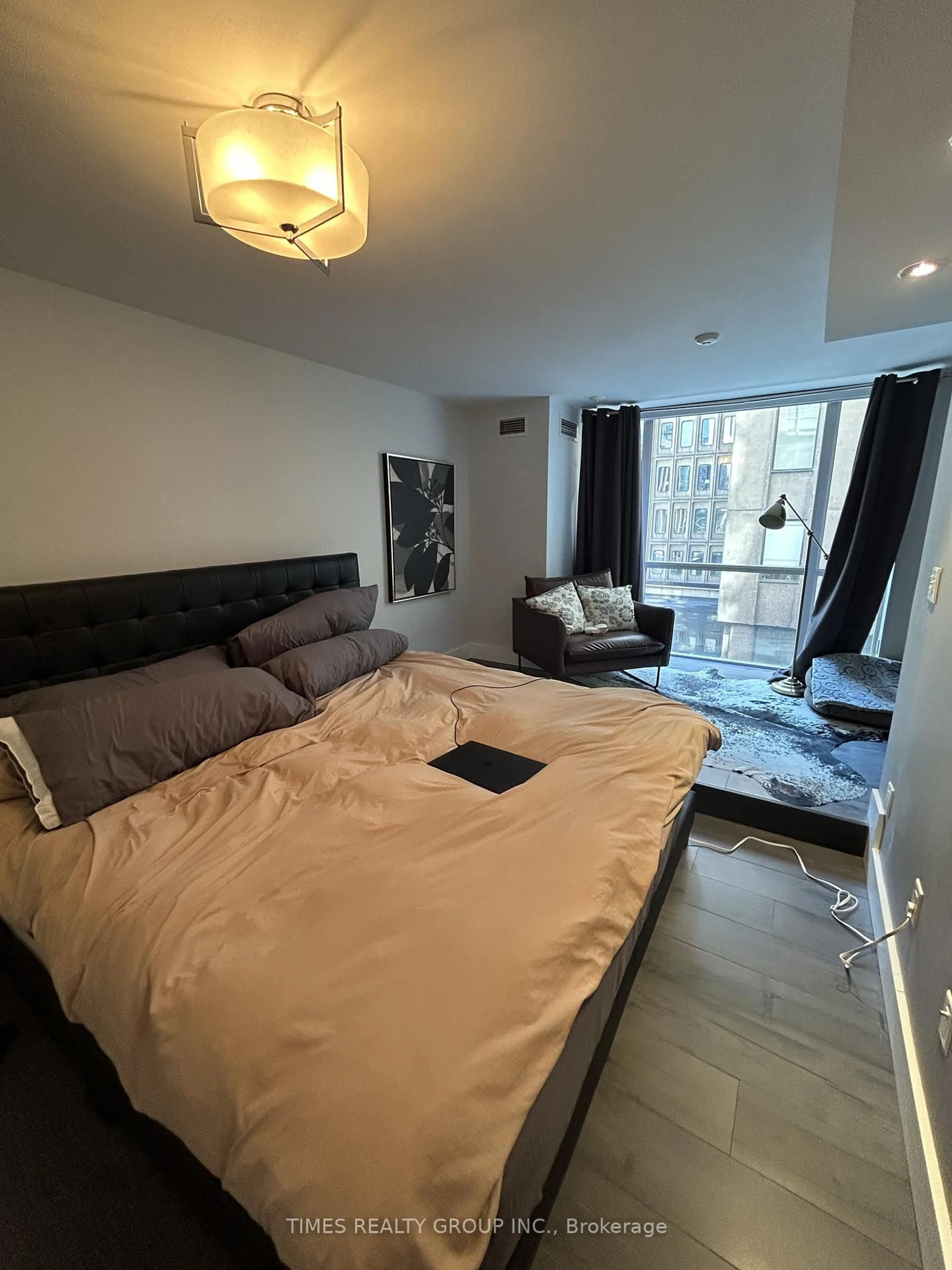 A pic of a room for 80 Cumberland St #301, Toronto Ontario M5R 3V1