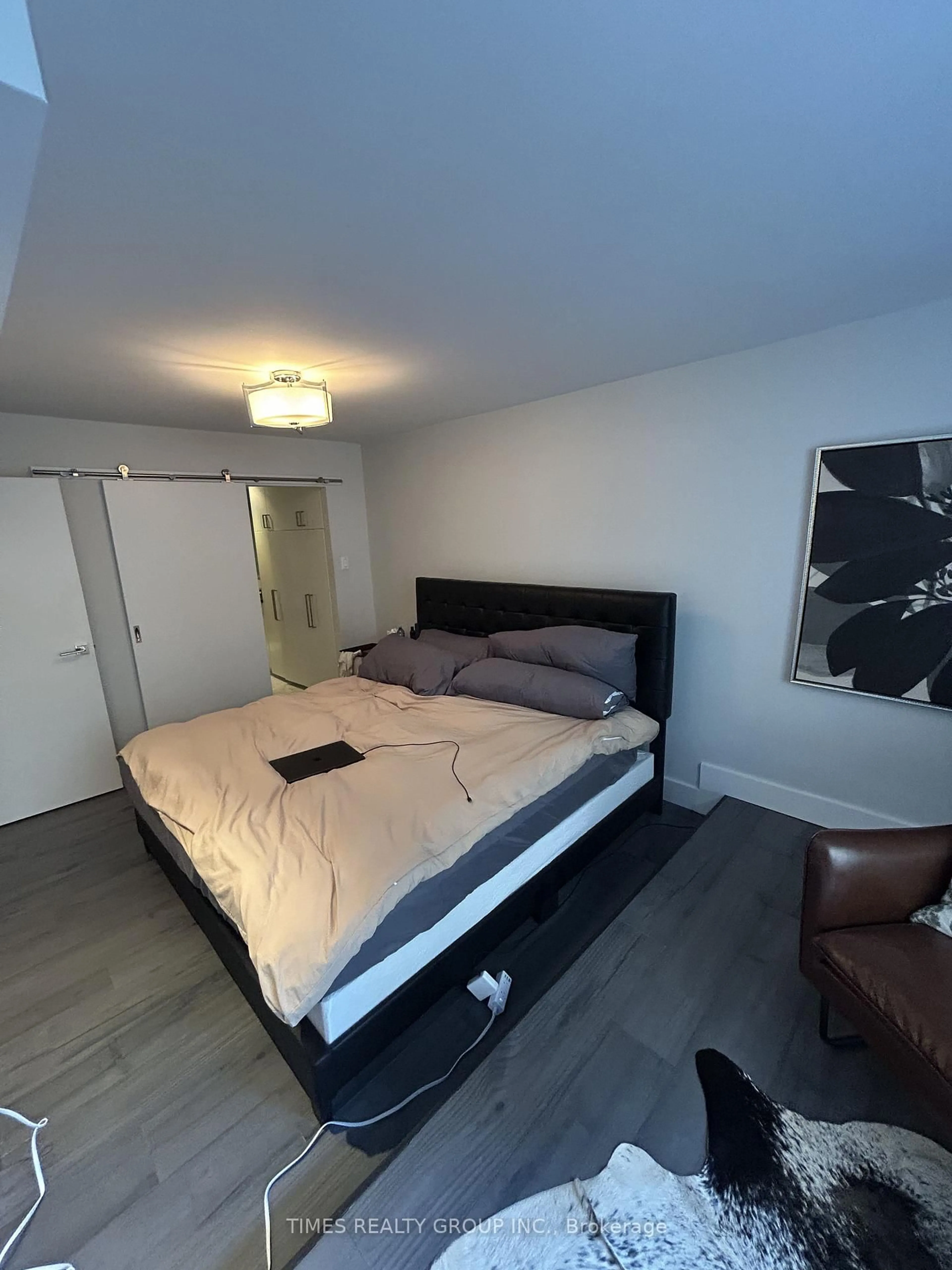 A pic of a room for 80 Cumberland St #301, Toronto Ontario M5R 3V1