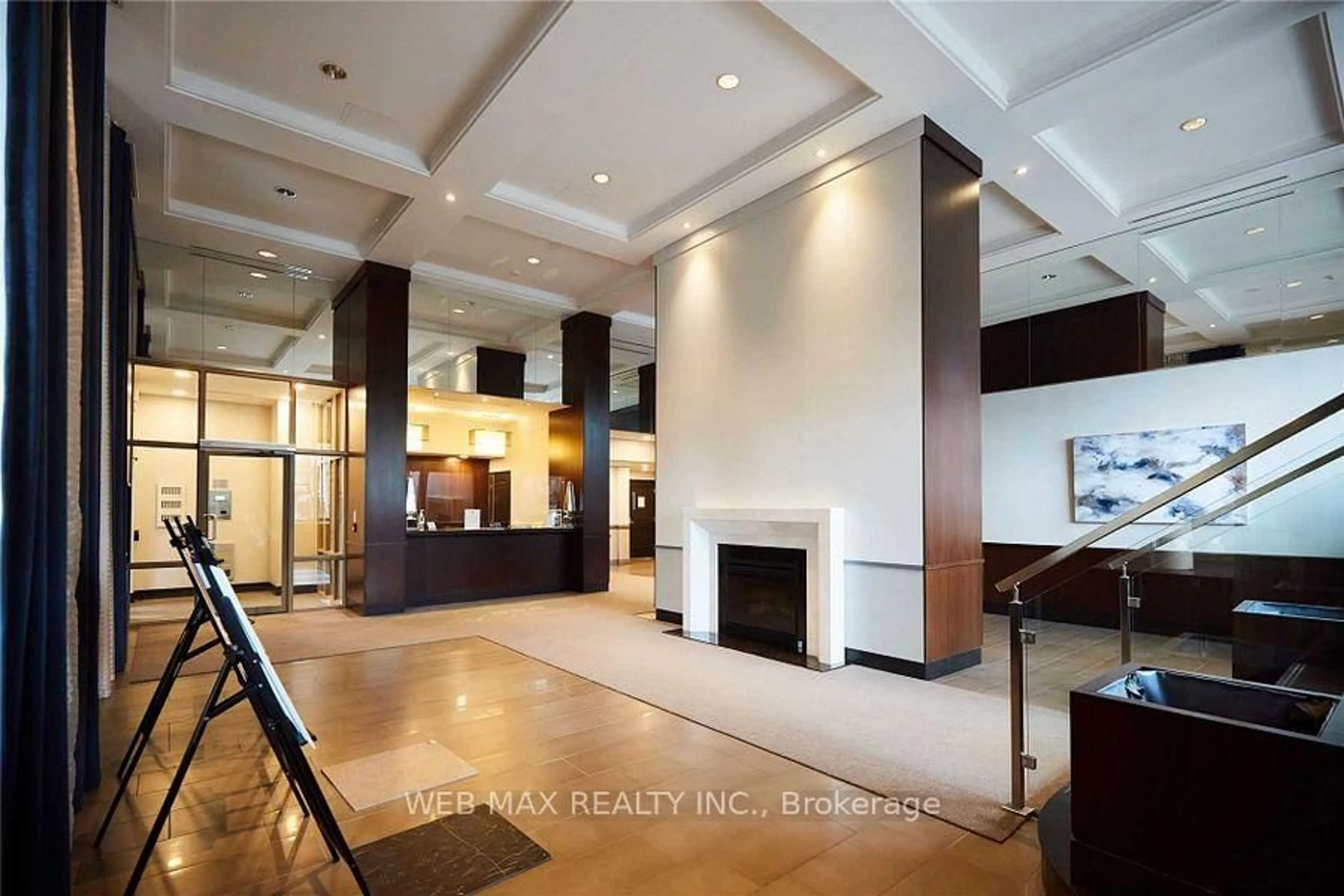 Lobby for 900 Mount Pleasant Rd #1305, Toronto Ontario M4P 3J9