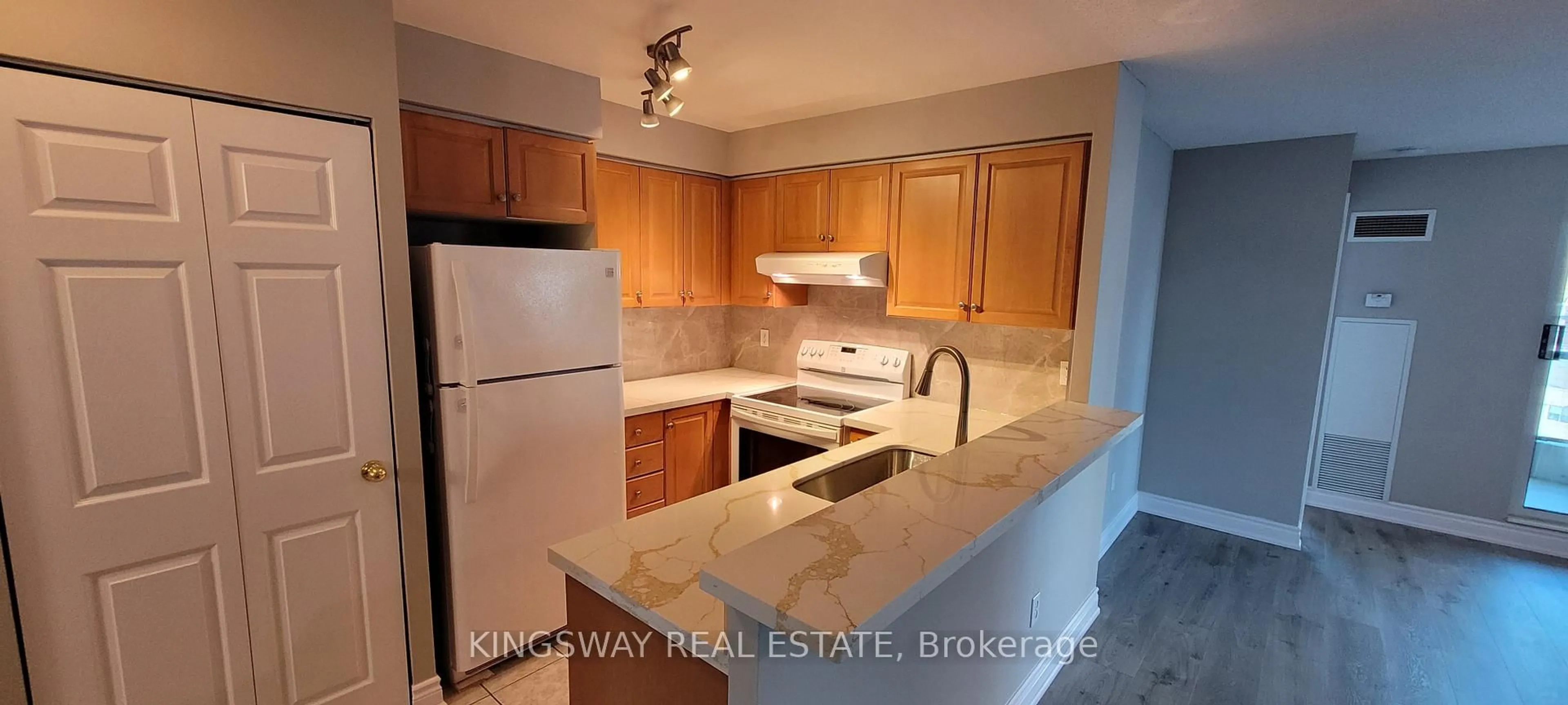 Standard kitchen, unknown for 7 Lorraine Dr #812, Toronto Ontario M2N 7H2