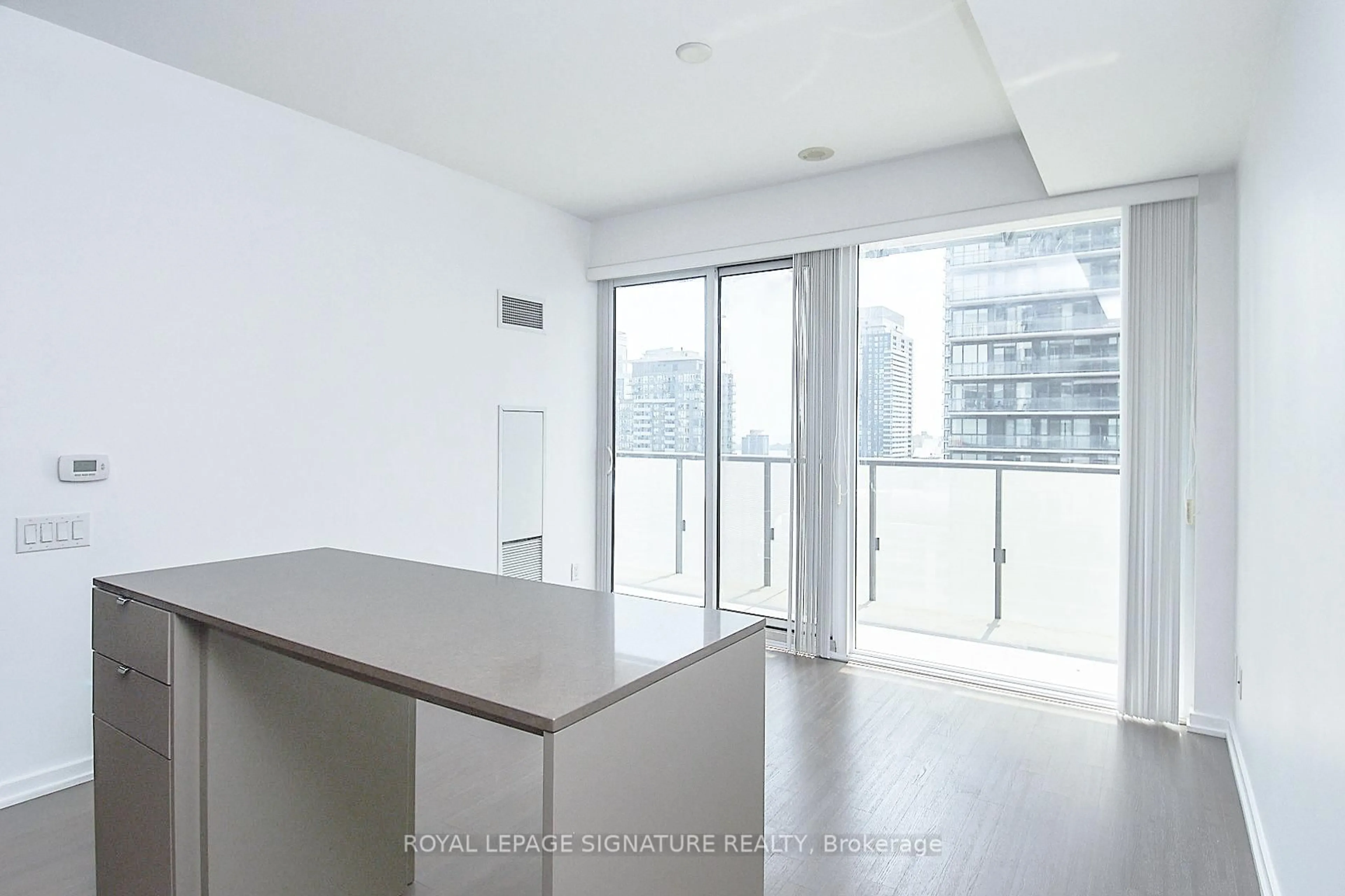 Unknown for 101 Peter St #2007, Toronto Ontario M5V 2G8