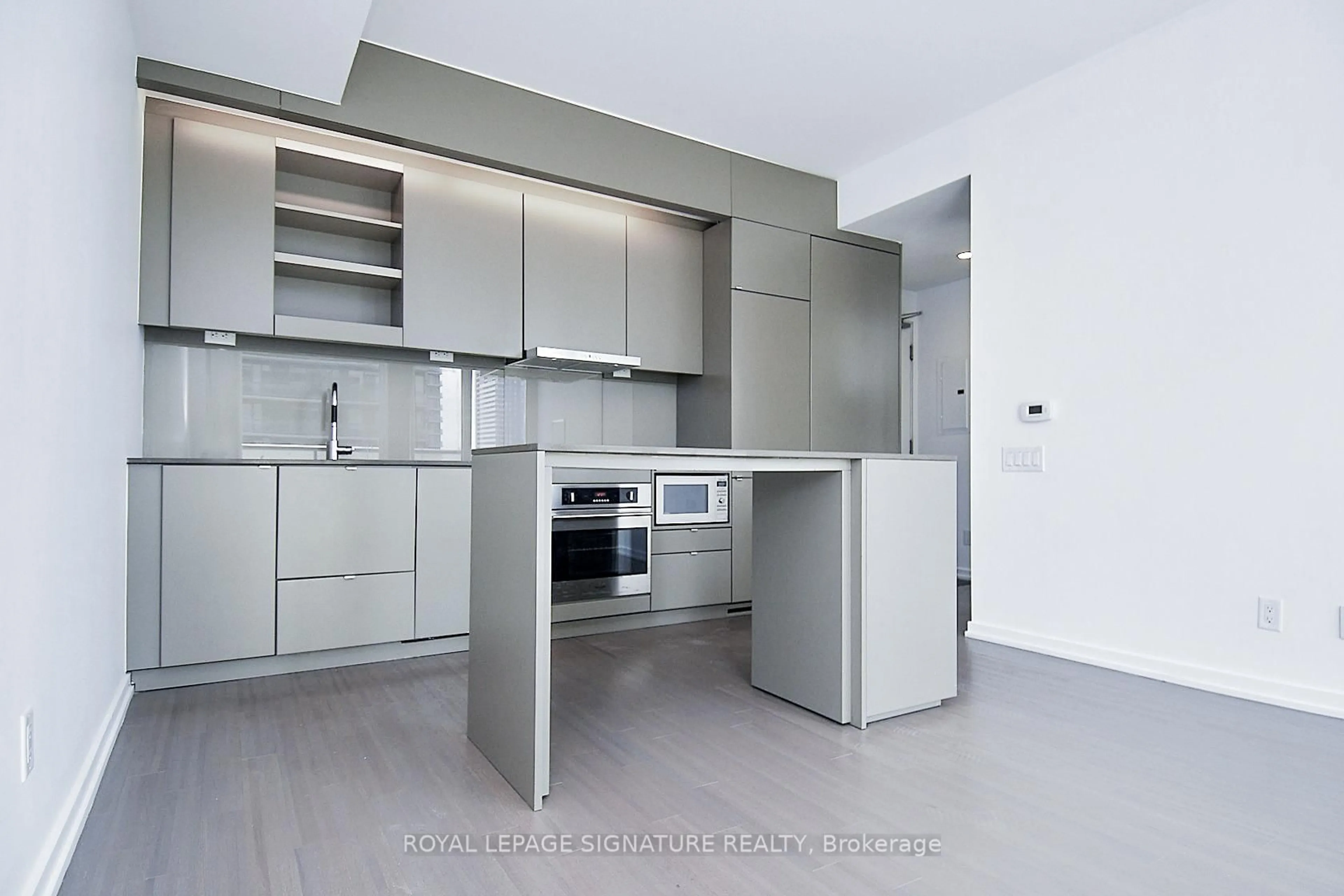 Standard kitchen, unknown for 101 Peter St #2007, Toronto Ontario M5V 2G8