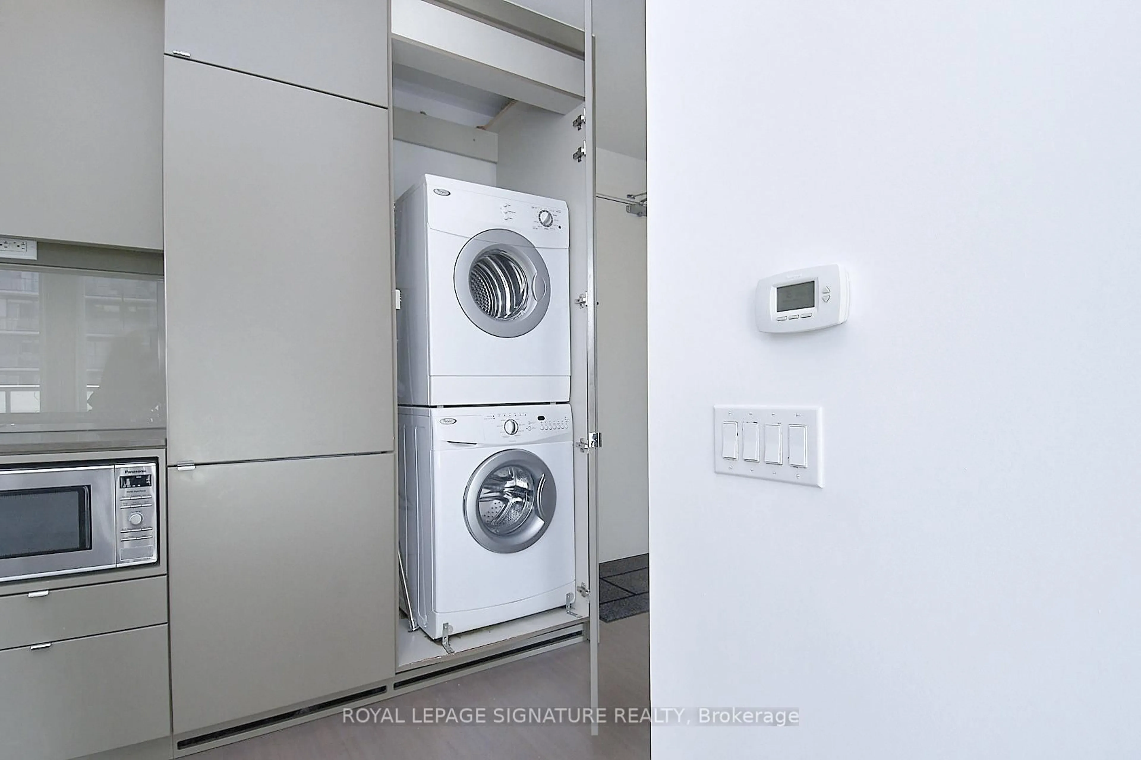 Laundry room for 101 Peter St #2007, Toronto Ontario M5V 2G8