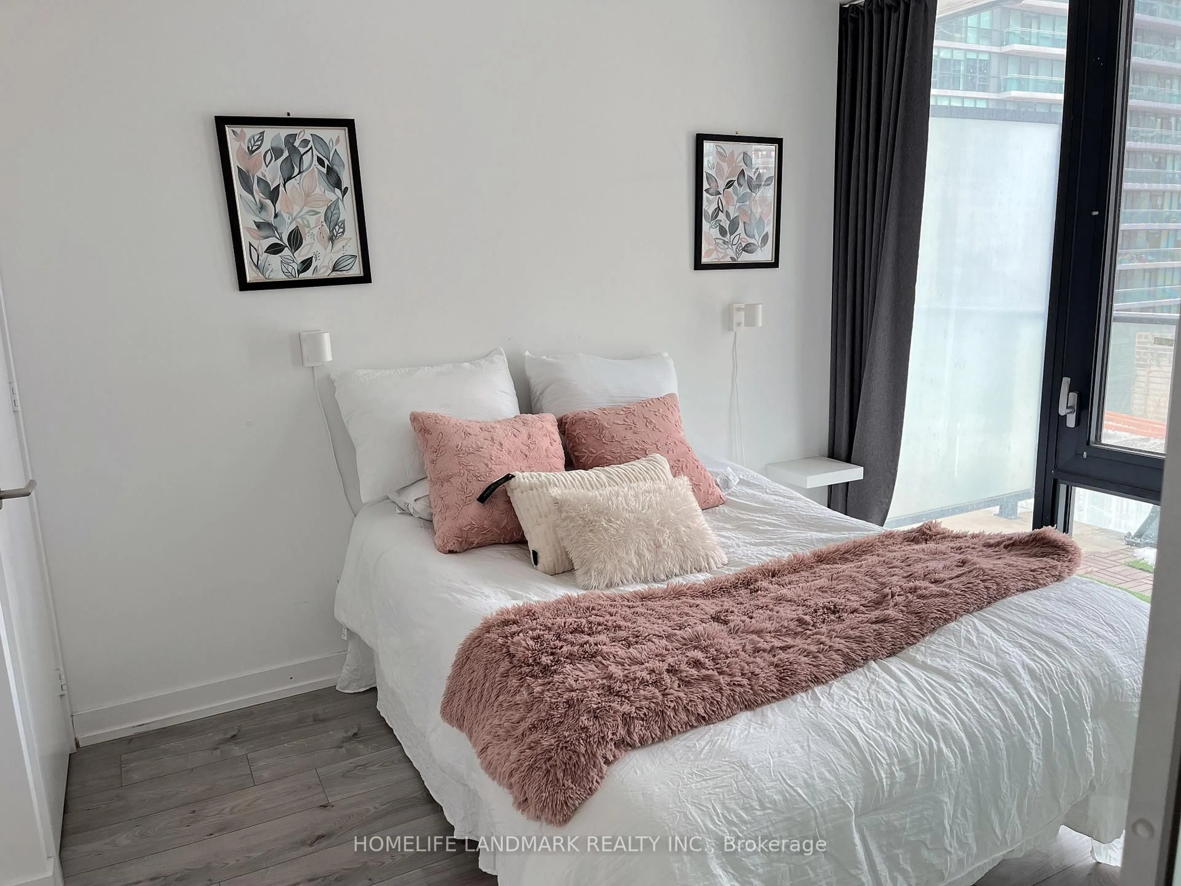 Bedroom with bed, unknown for 161 Roehampton Ave #507, Toronto Ontario M4P 1P9