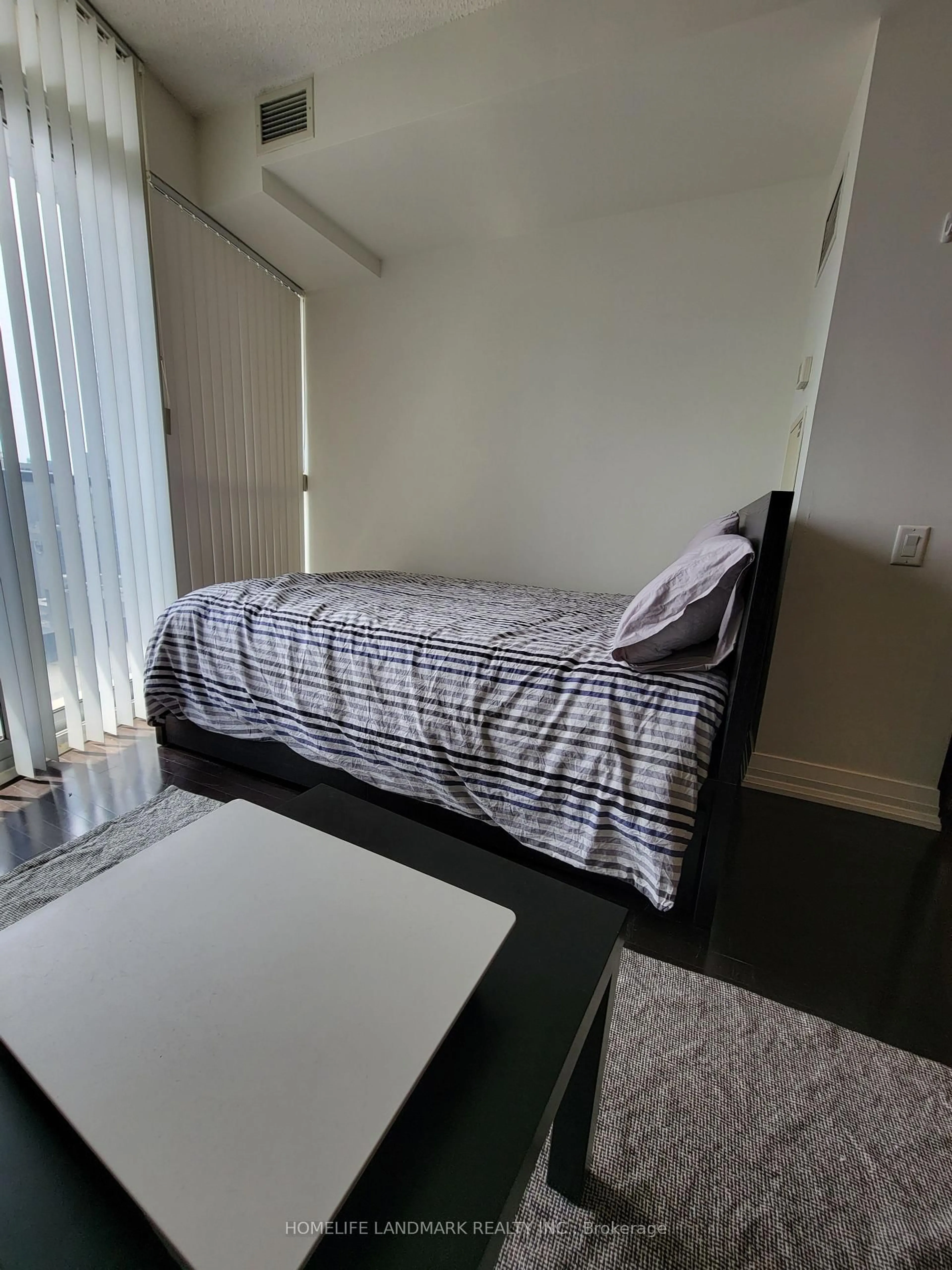 A pic of a room for 21 Carlton St #2708, Toronto Ontario M5B 1L3