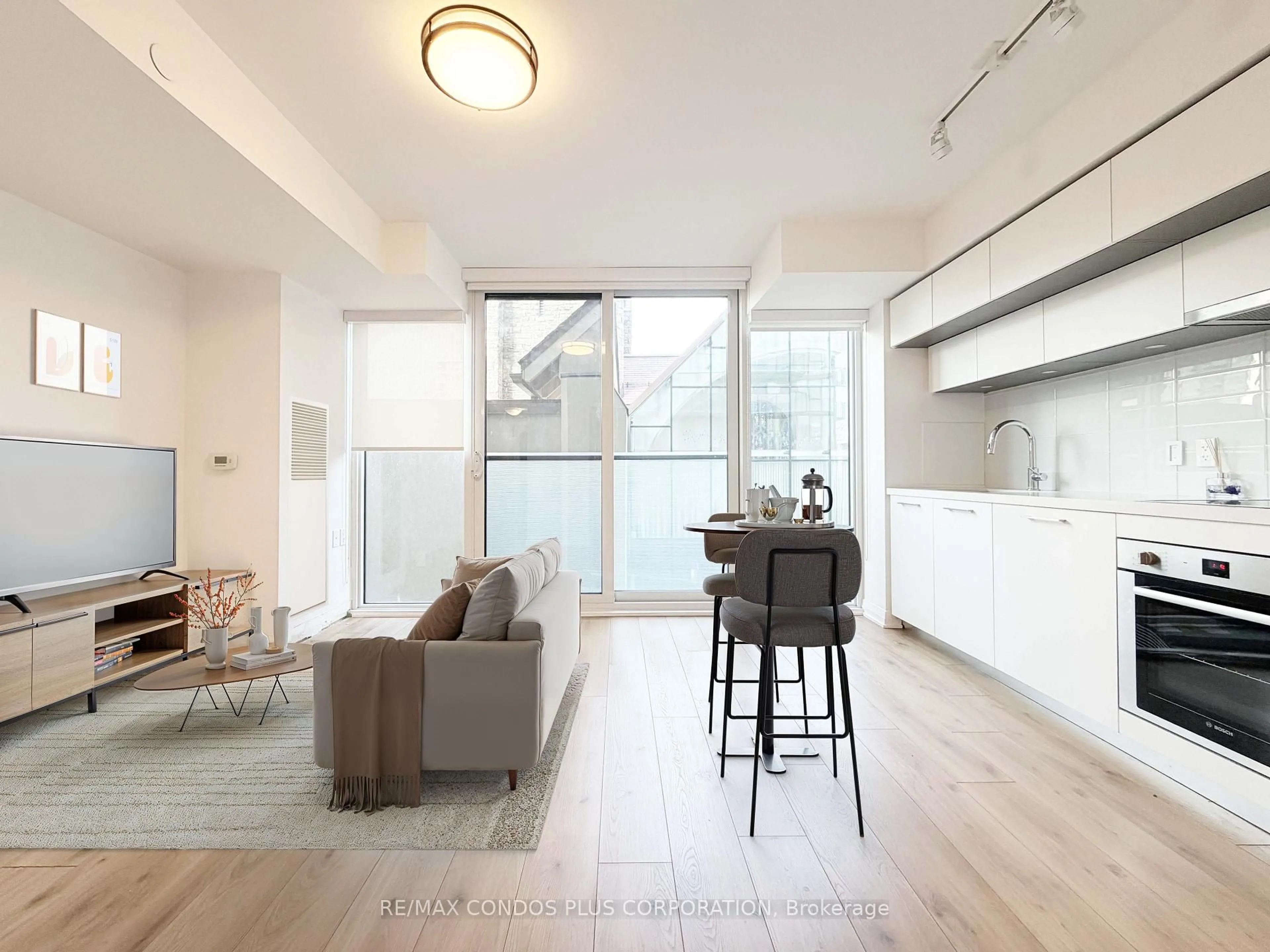 Open concept kitchen, unknown for 99 Foxbar Rd #306, Toronto Ontario M4V 0B2