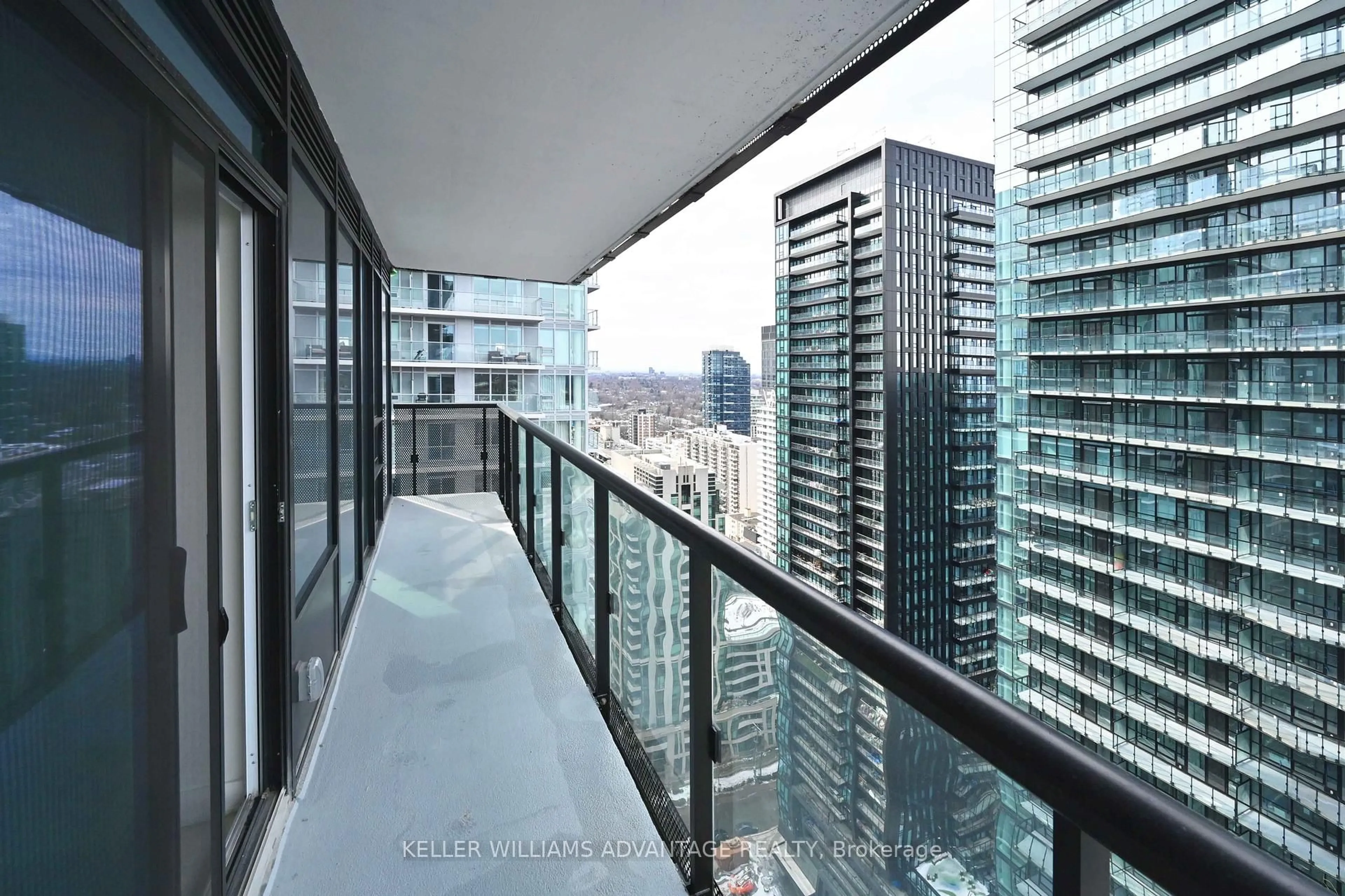 Balcony in the apartment, city buildings view from balcony for 117 Broadway Ave #3004, Toronto Ontario M4P 1V3