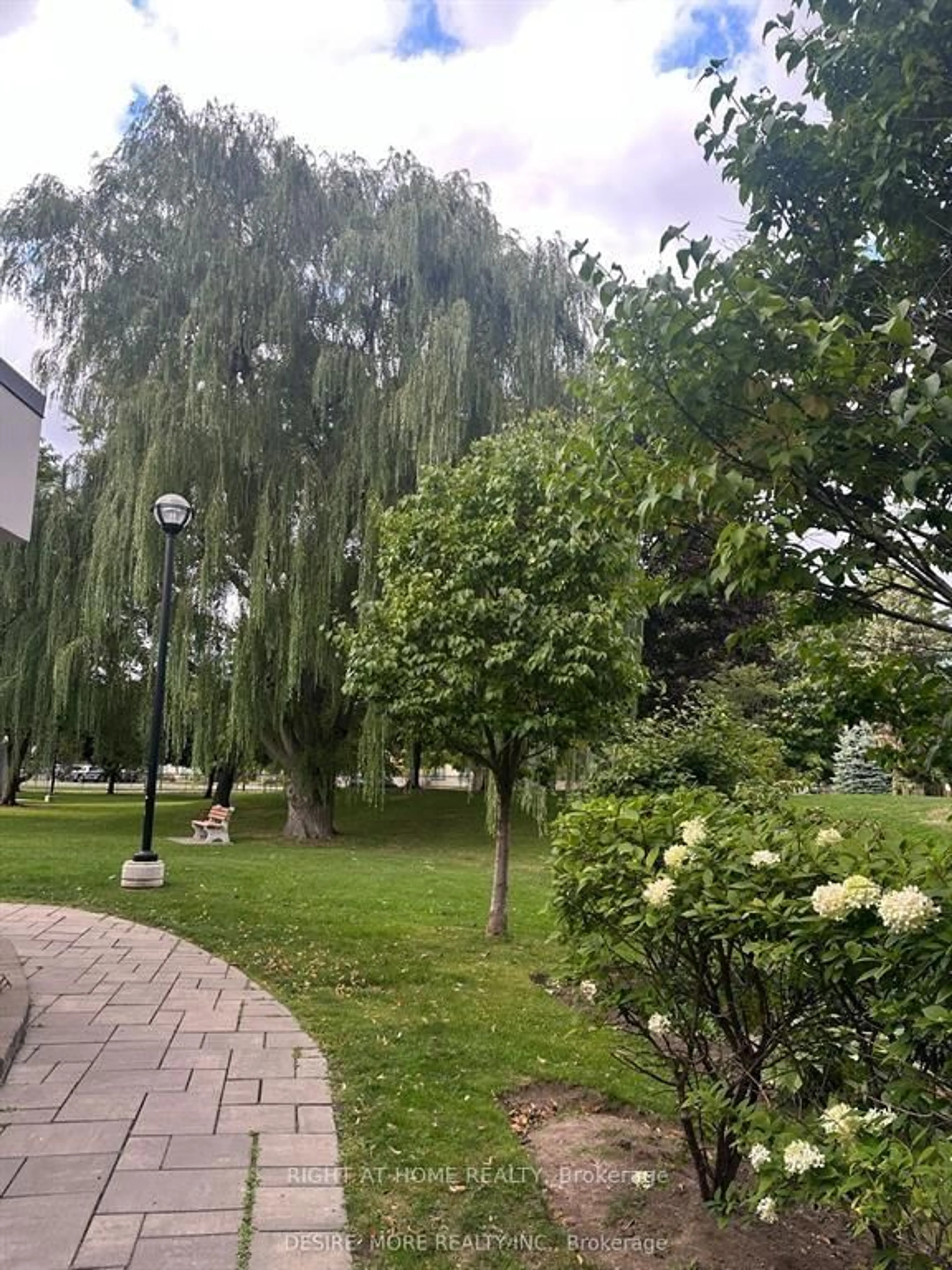 Patio, street for 1900 Sheppard Ave #2004, Toronto Ontario M2J 4T4