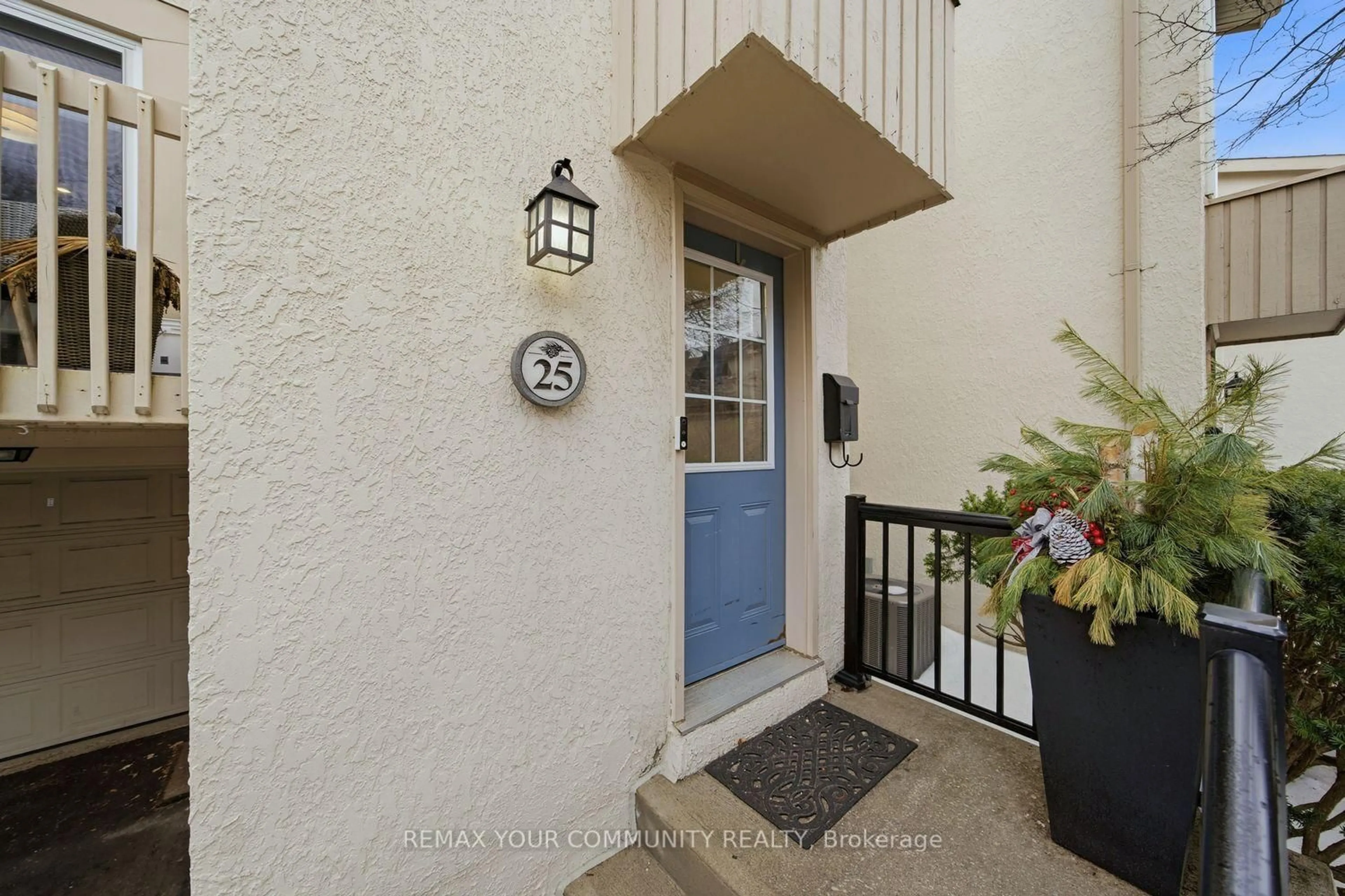 Indoor entryway for 25 Cheryl Shepway Cres, Toronto Ontario M2J 4R5