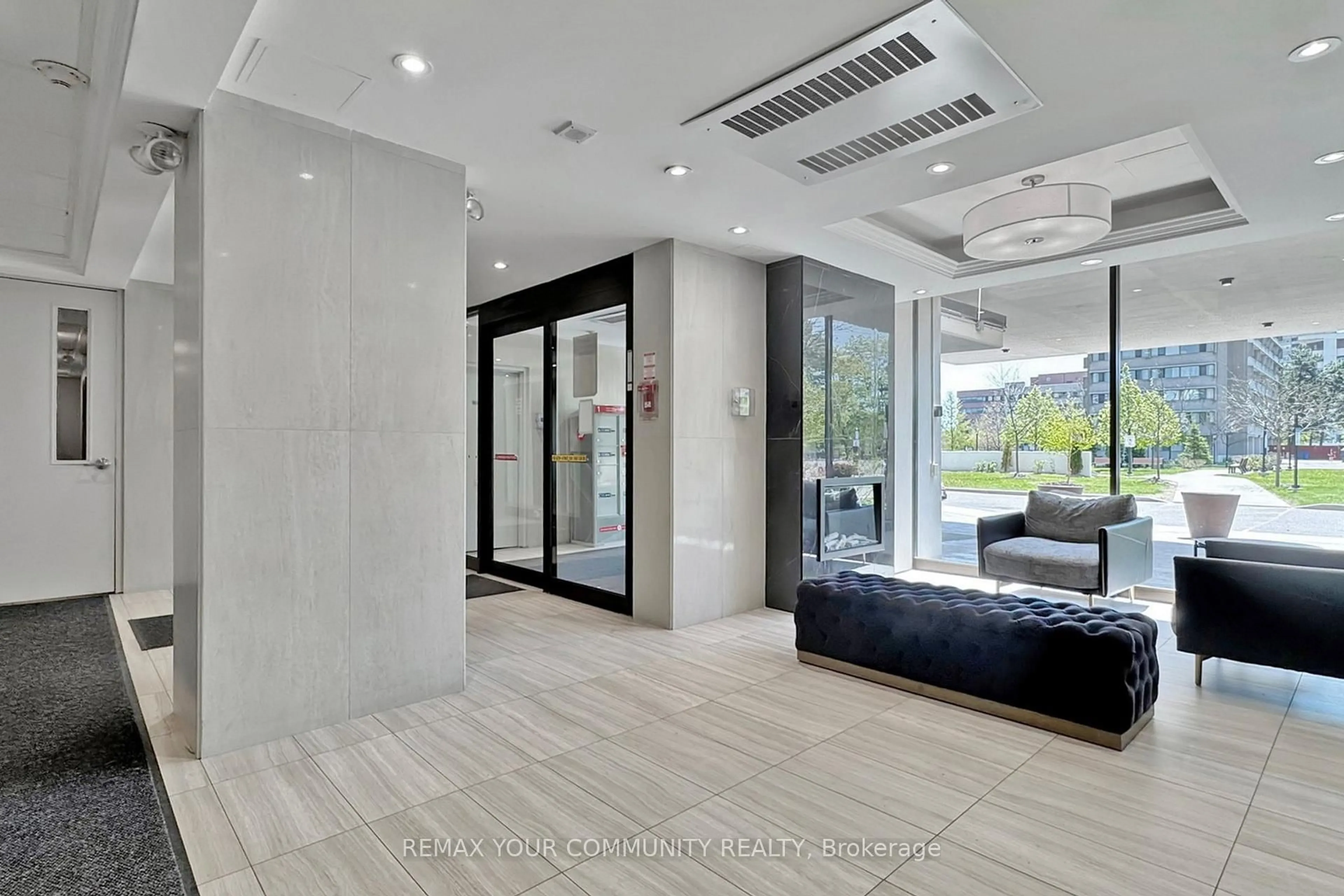 Indoor foyer for 735 Don Mills Rd #2108, Toronto Ontario M3C 1T1