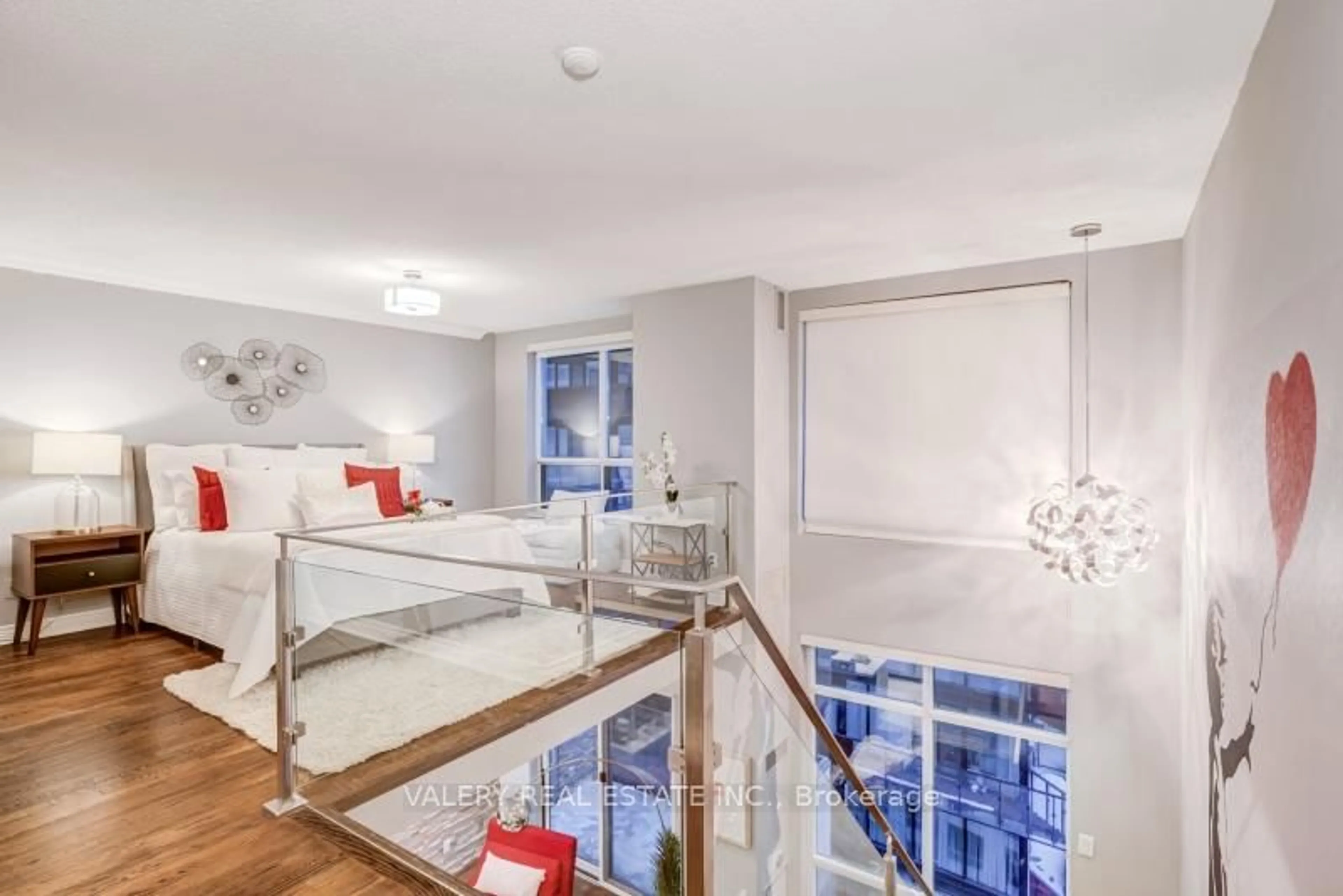 Unknown for 168 Simcoe St #PH1, Toronto Ontario M5H 4C9