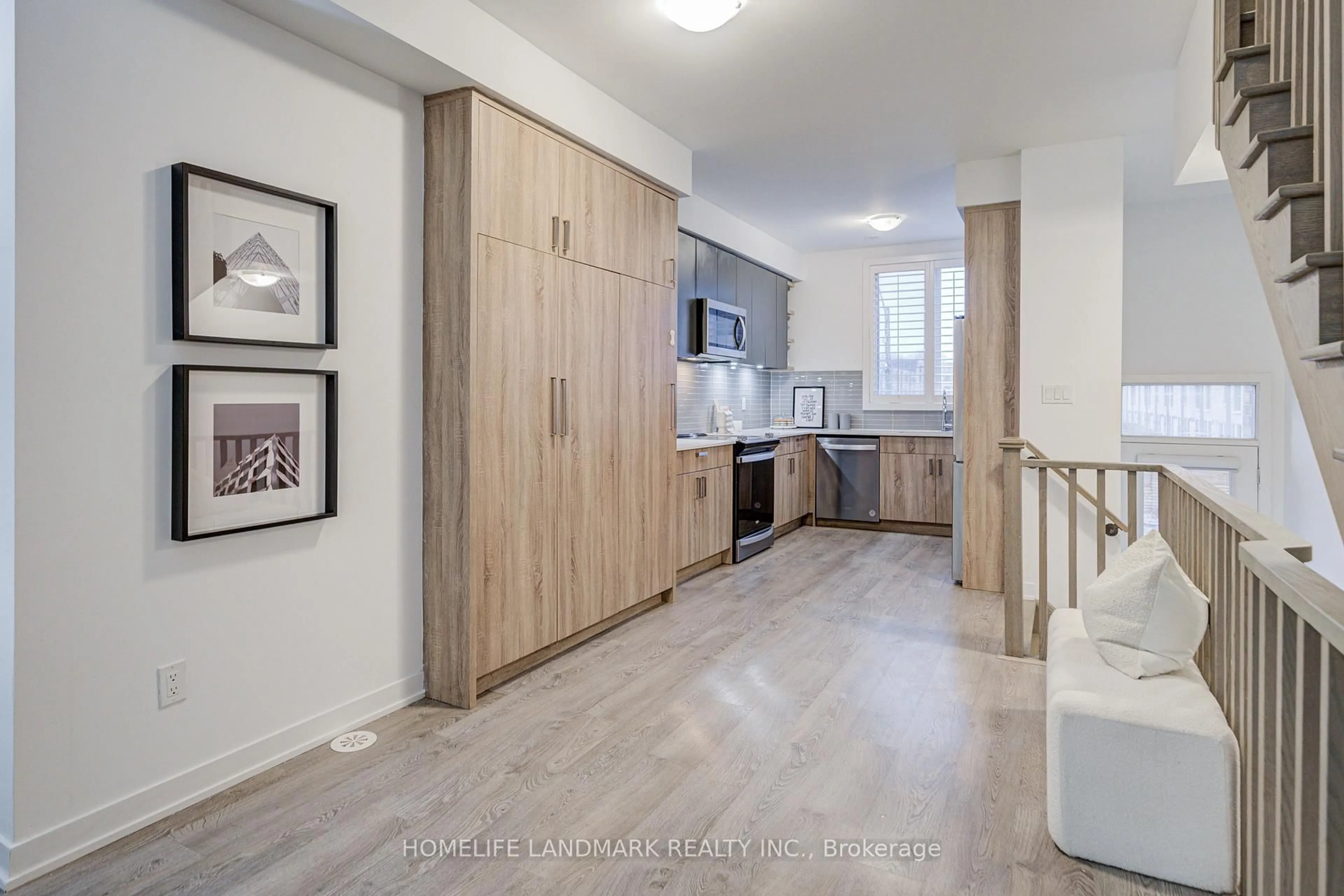 Unknown for 46 Hooyo Terr, Toronto Ontario M6A 0E2