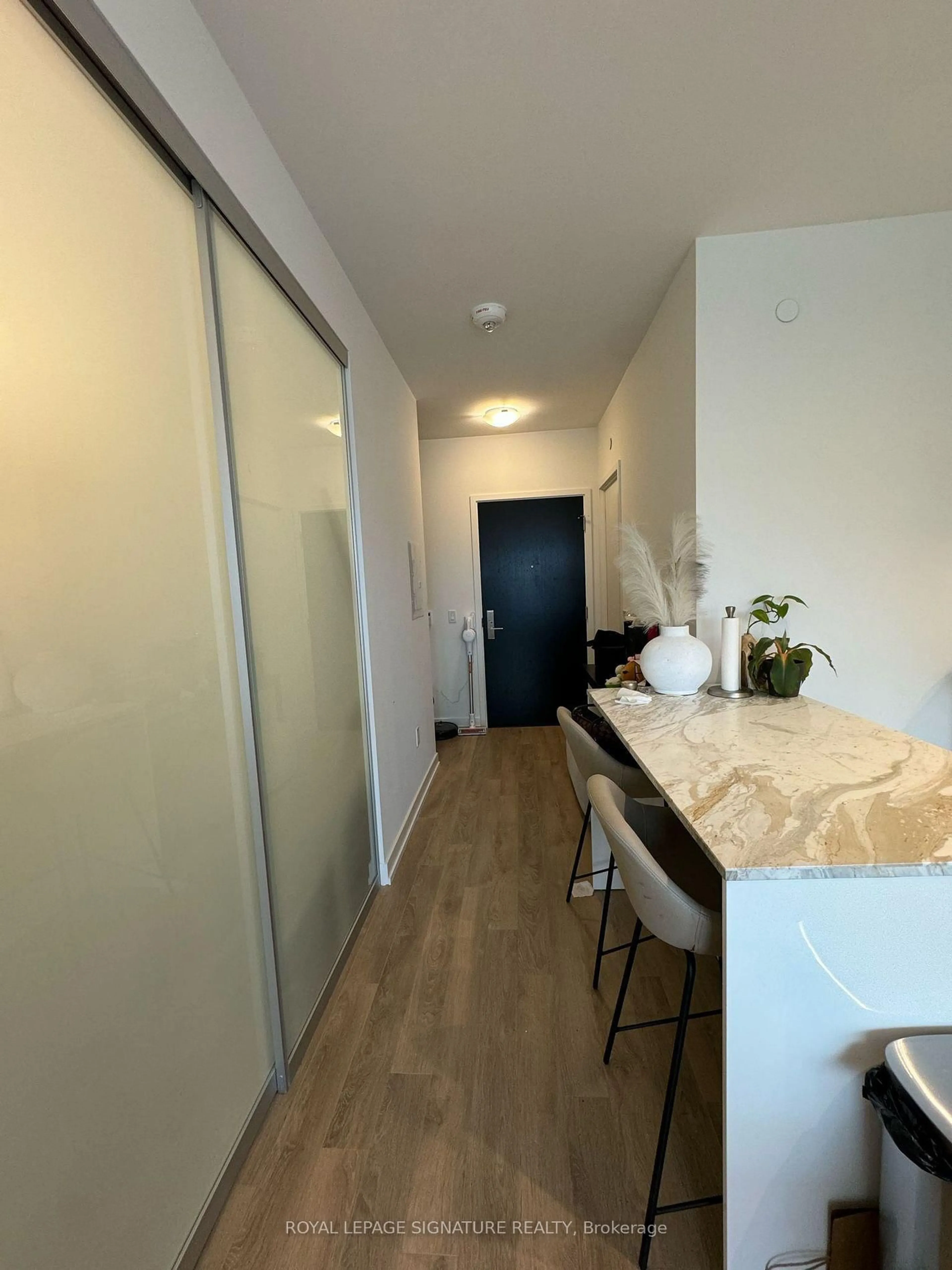 A pic of a room for 158 Front St #820, Toronto Ontario M5A 0K9