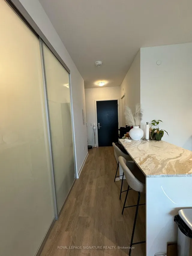 158 Front St #820, Toronto 2
