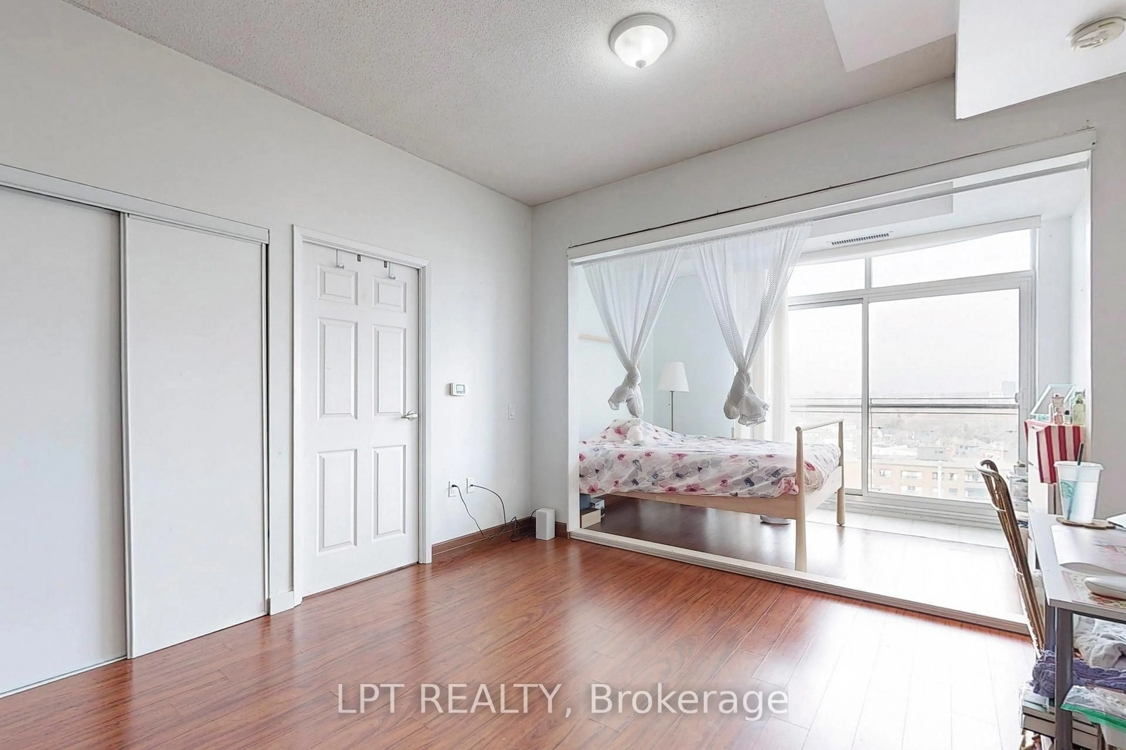 A pic of a room for 15 Maplewood Ave #PH6, Toronto Ontario M6C 4B4