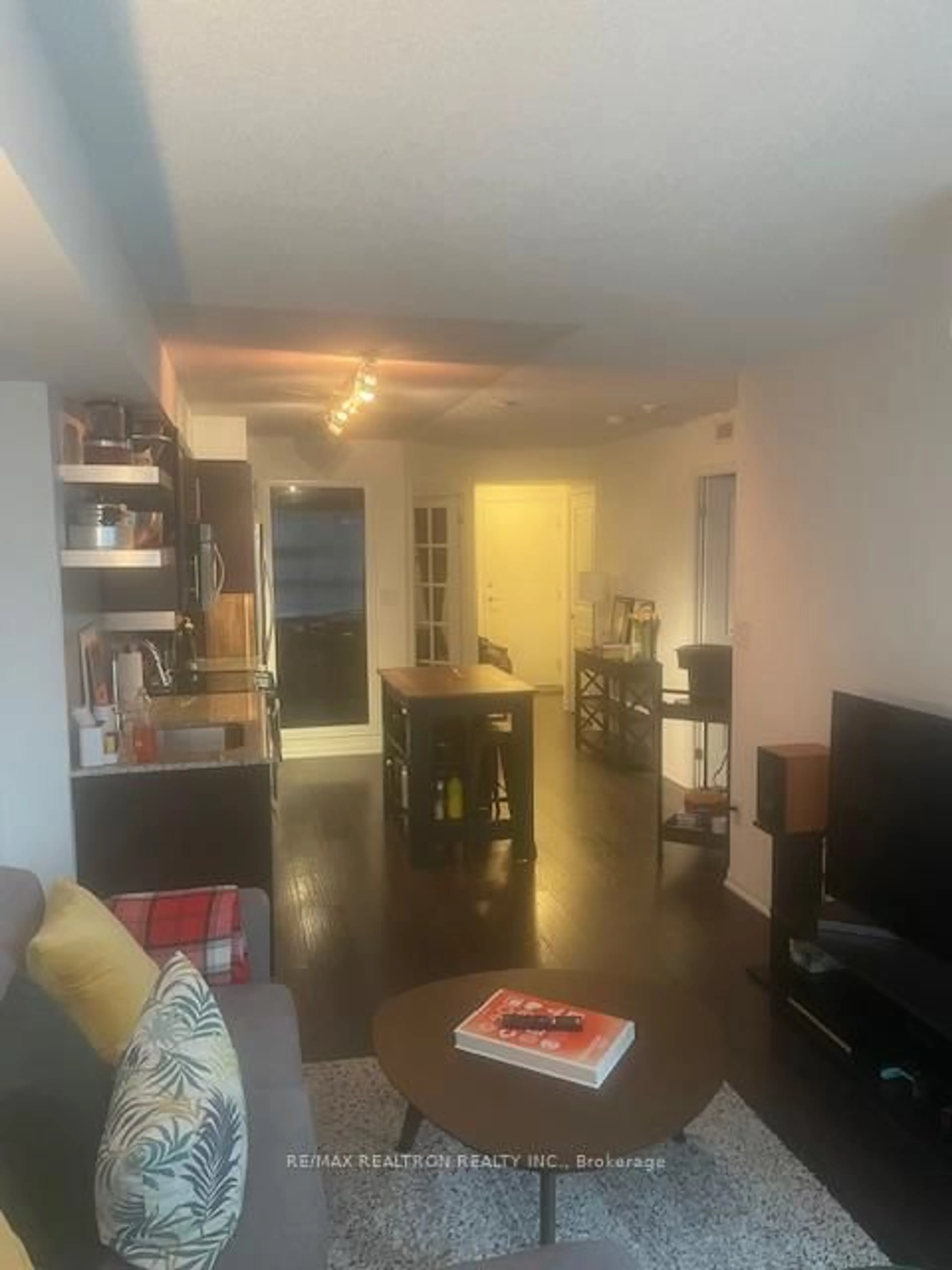 A pic of a room for 400 Adelaide St #2002, Toronto Ontario M5A 1N4