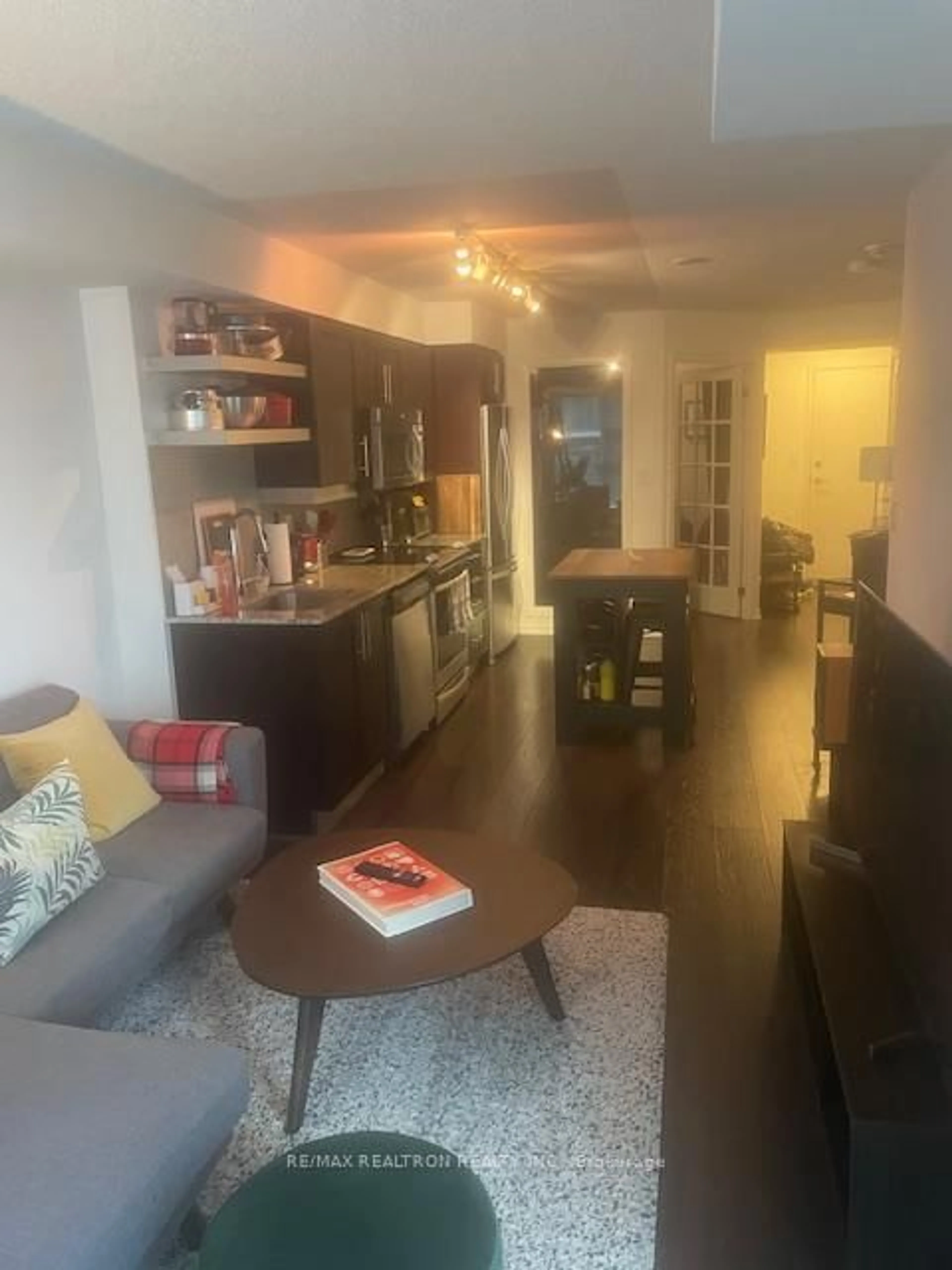 Unknown for 400 Adelaide St #2002, Toronto Ontario M5A 1N4