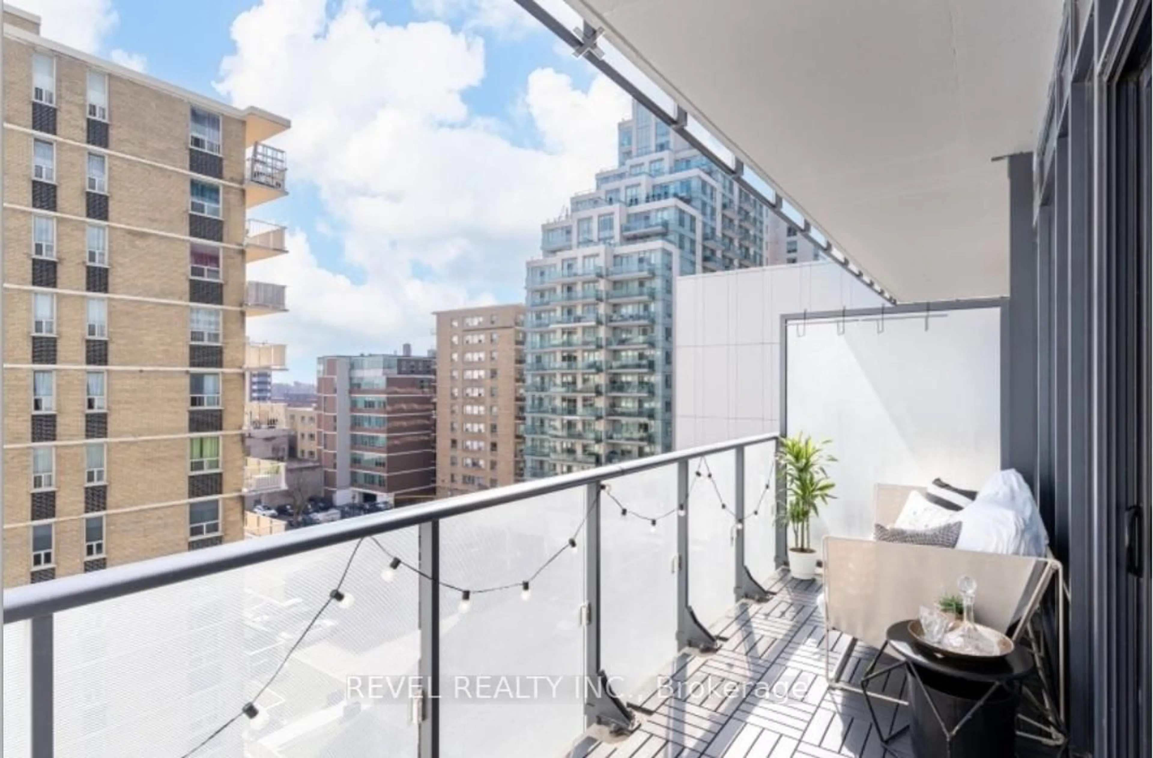 Balcony in the apartment, city buildings view from balcony for 185 Roehampton Ave #609, Toronto Ontario M4P 0C6