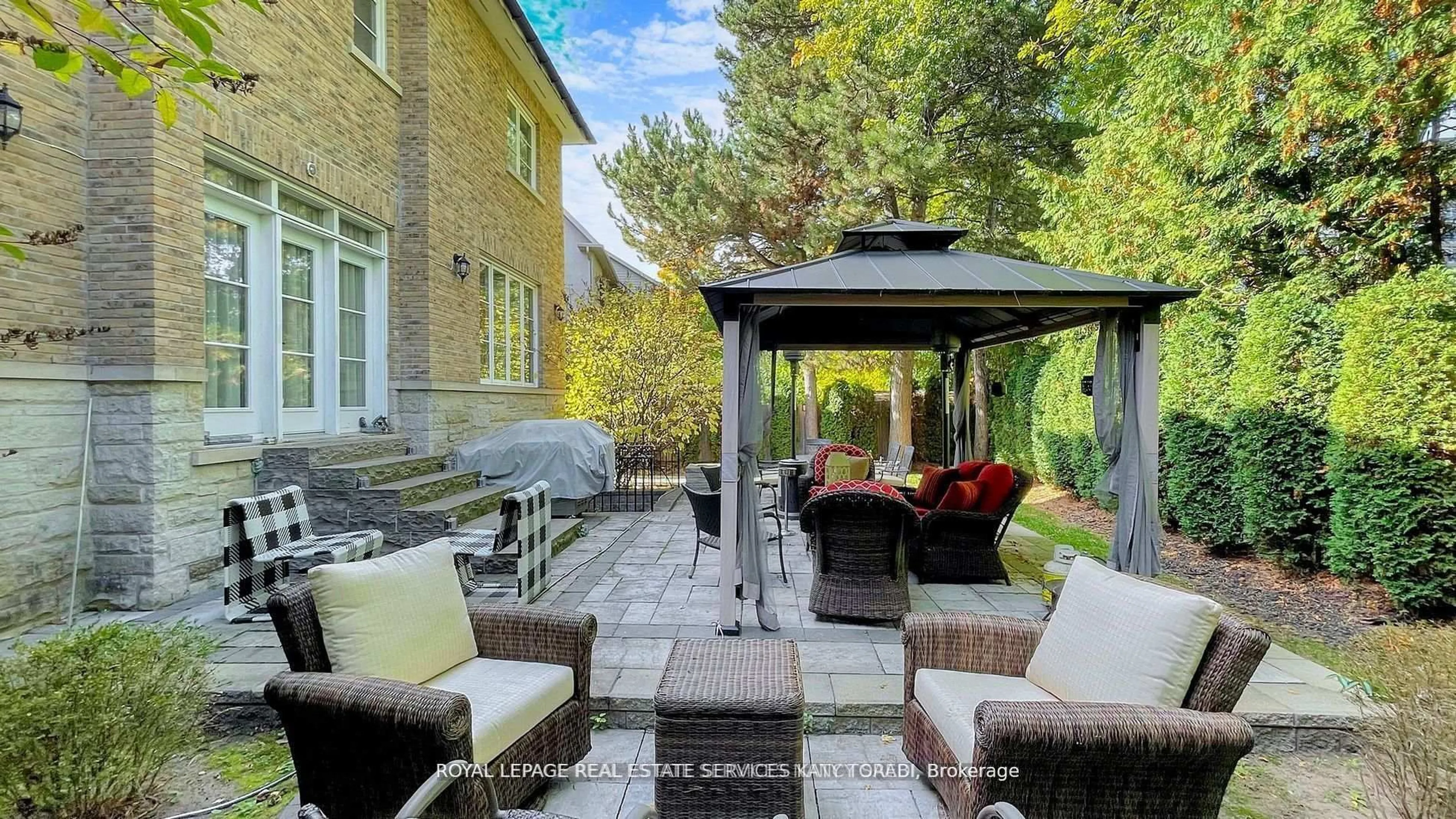 Patio, street for 1B Carluke Cres, Toronto Ontario M2L 2H7