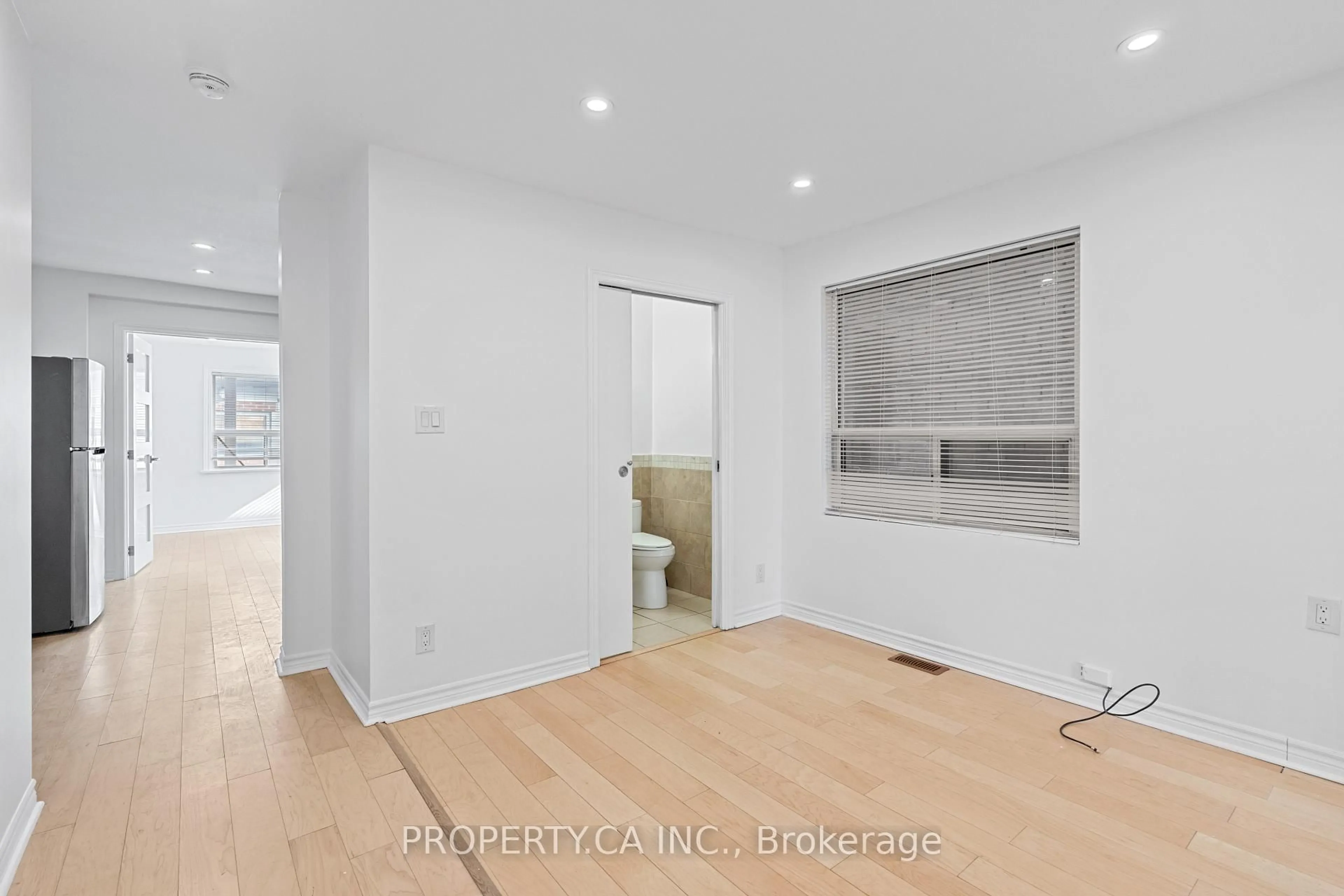 A pic of a room for 679 Vaughan Rd, Toronto Ontario M6E 2Y7