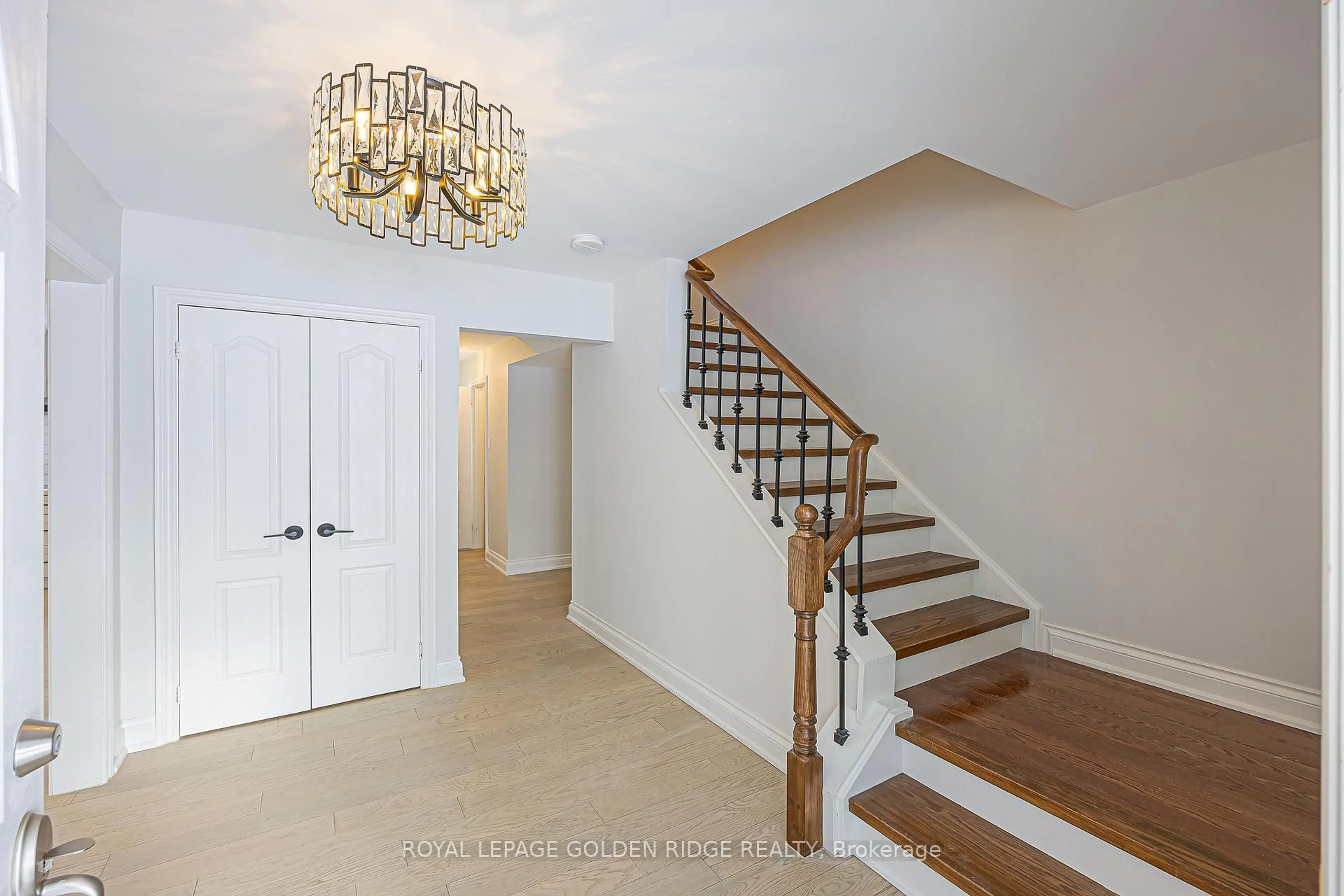 Indoor foyer for 18 Deerpath Rd, Toronto Ontario M3A 1R5