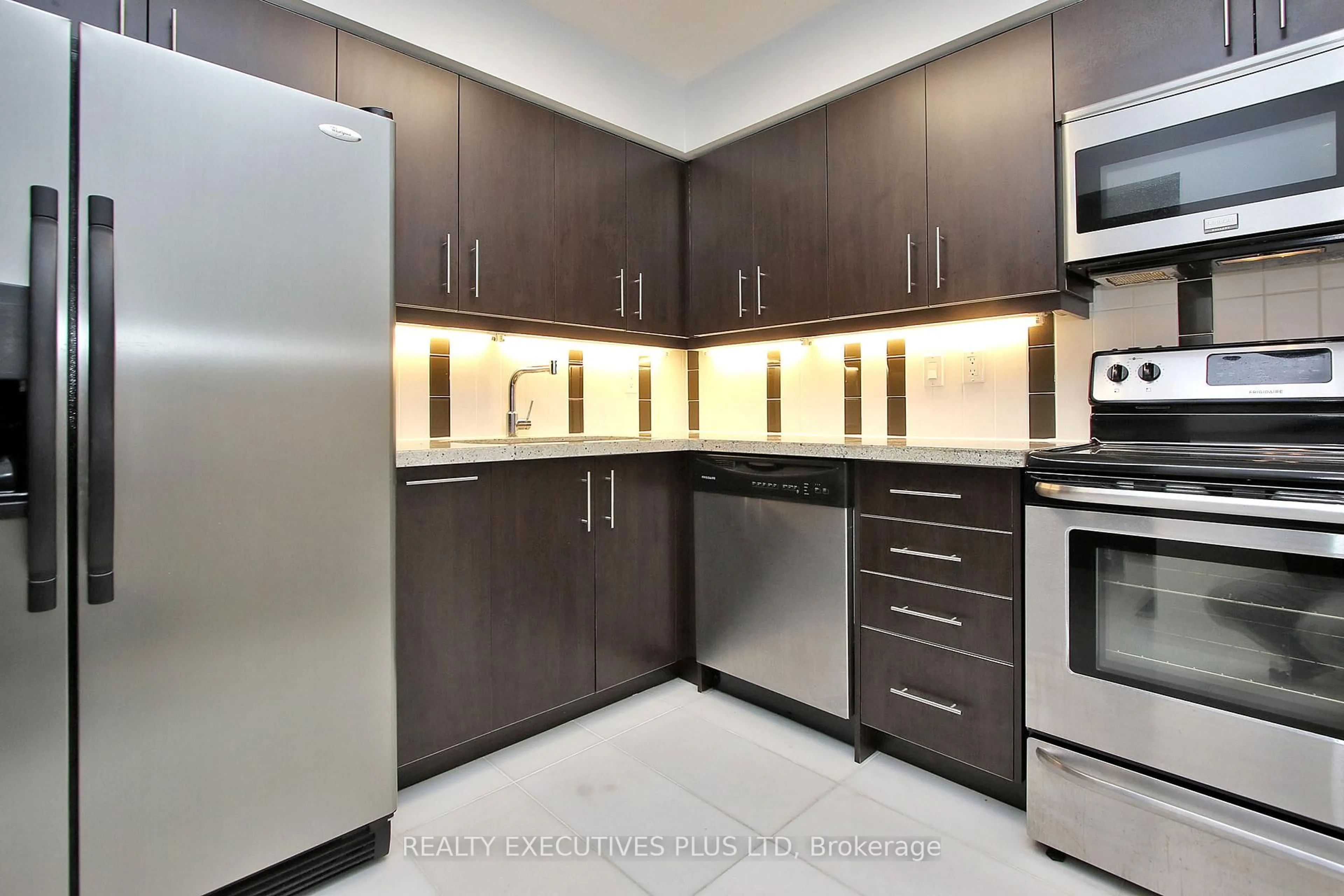 Standard kitchen, ceramic/tile floor for 18 Hillcrest Ave #604, Toronto Ontario M2N 6T5