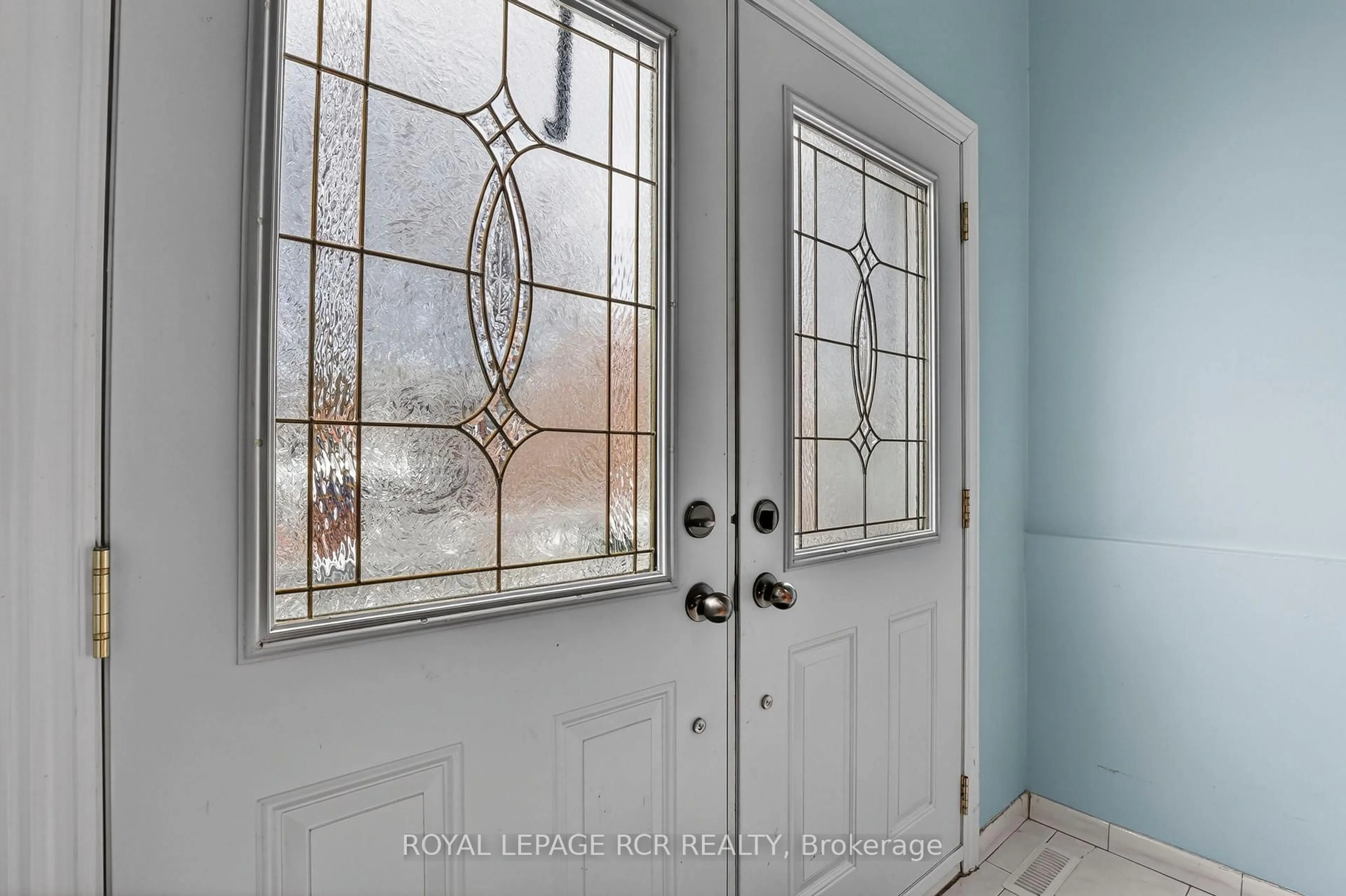 Indoor entryway for 47 Navaho Dr, Toronto Ontario M2H 2X2