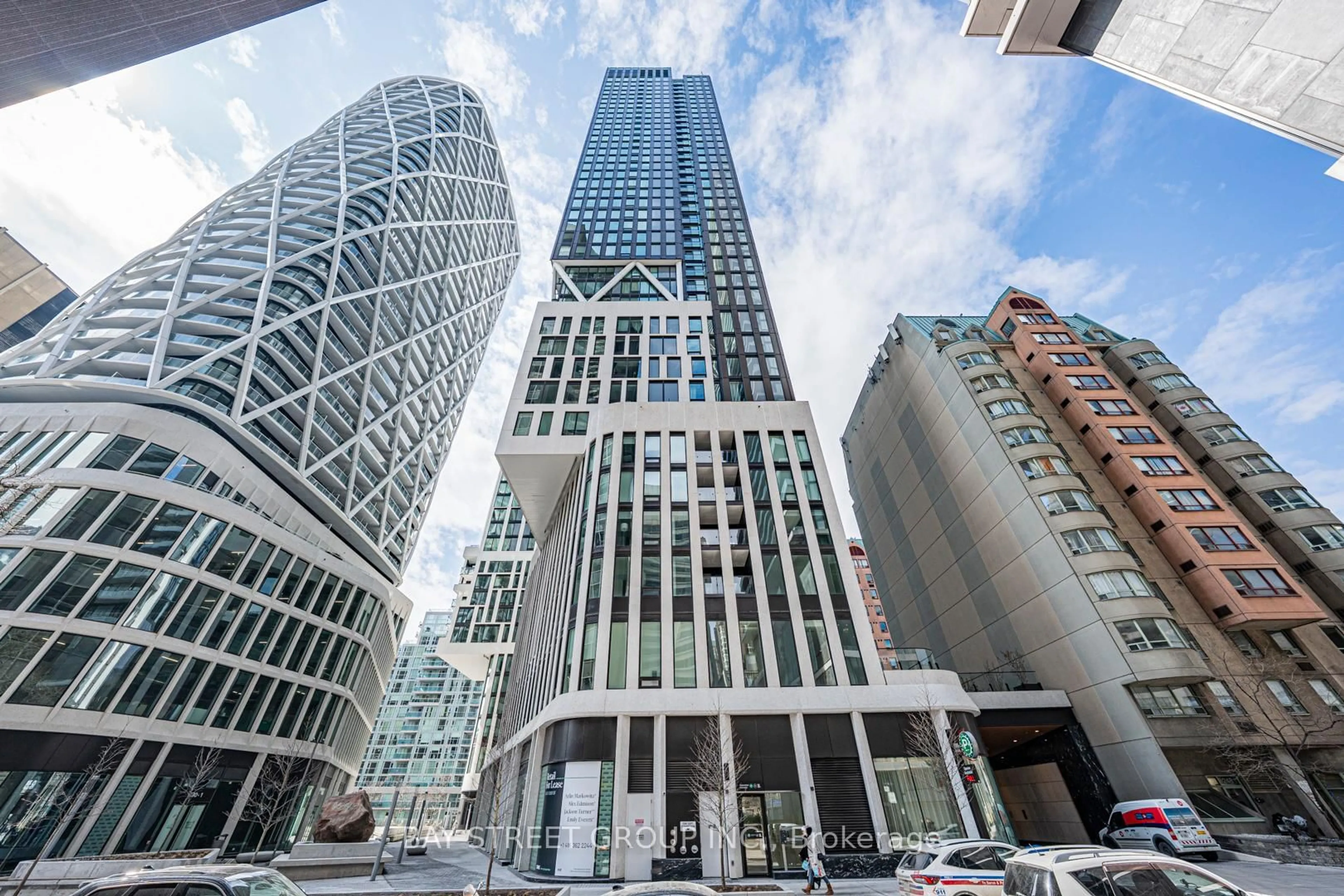 Indoor foyer for 238 Simcoe St #606, Toronto Ontario M5T 3B9
