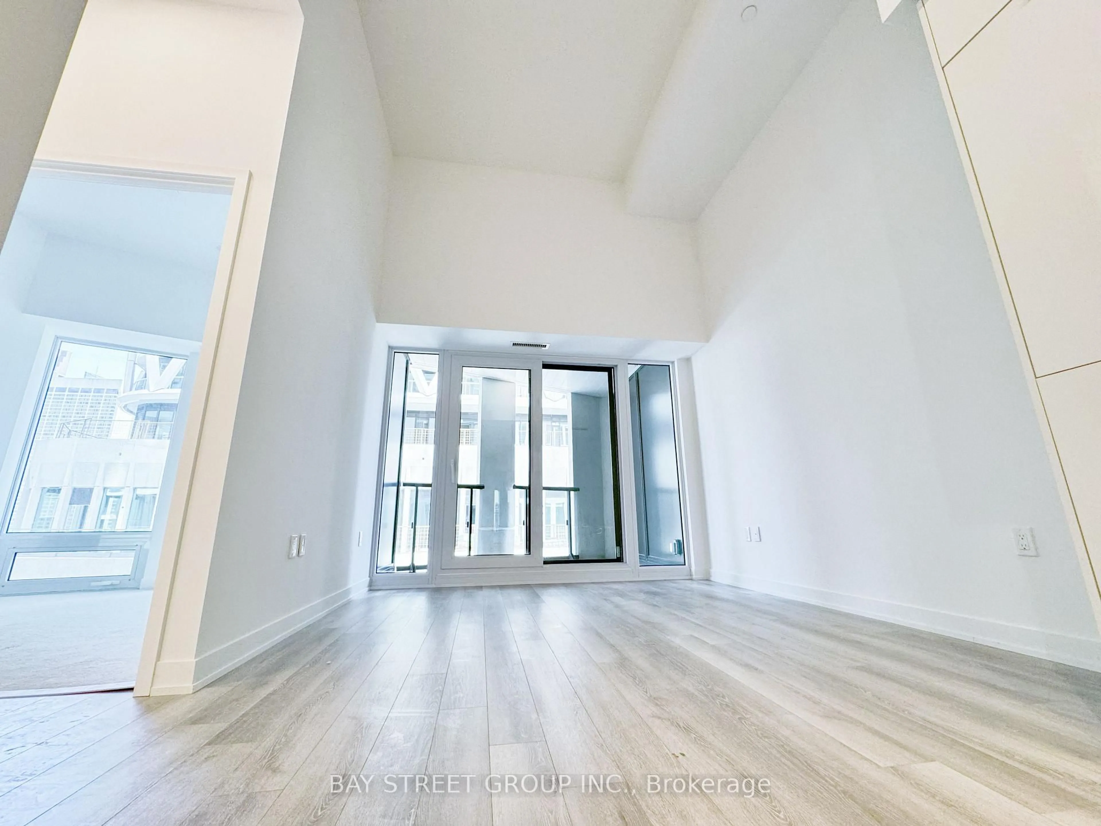 Indoor foyer for 238 Simcoe St #606, Toronto Ontario M5T 3B9