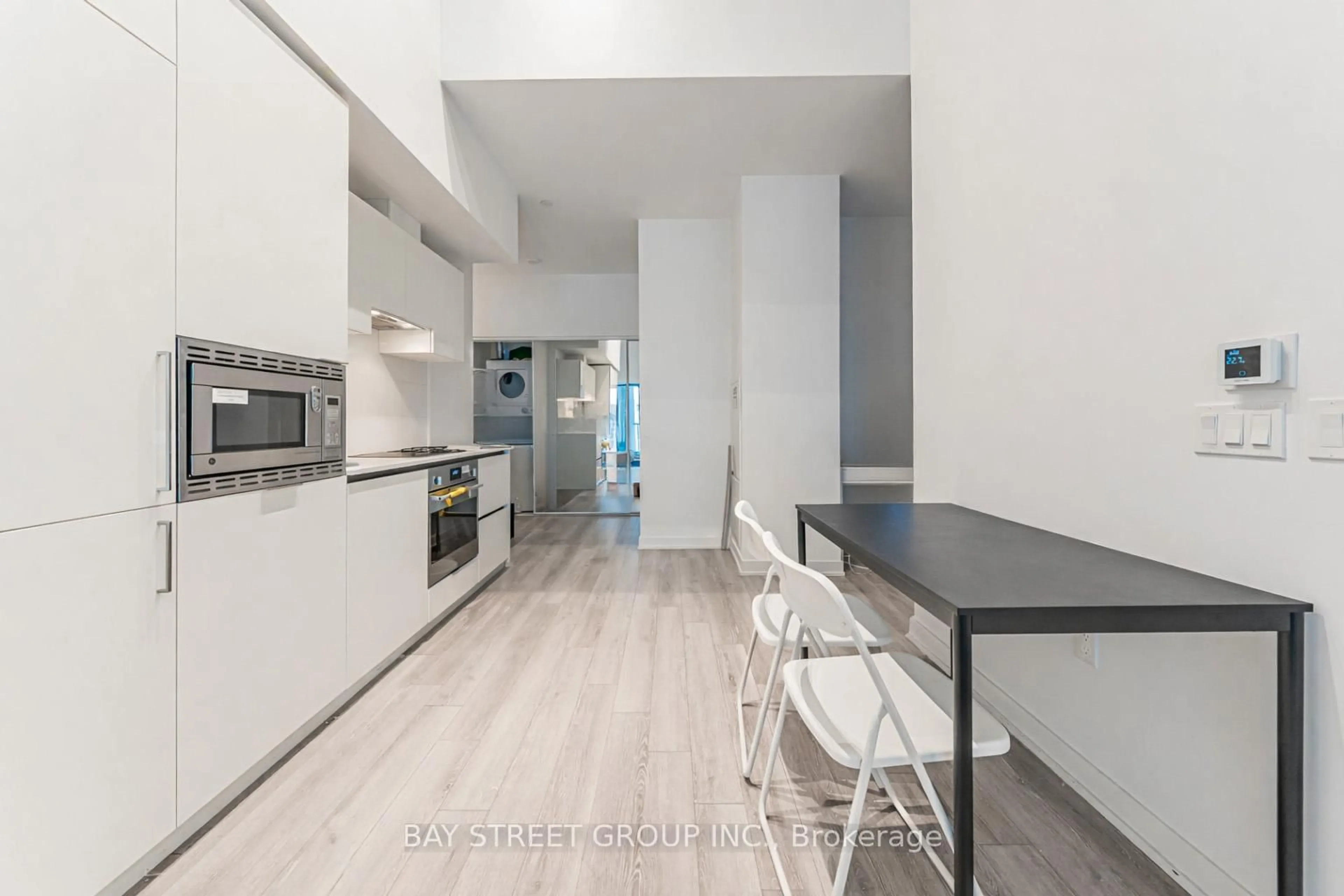 Unknown for 238 Simcoe St #606, Toronto Ontario M5T 3B9