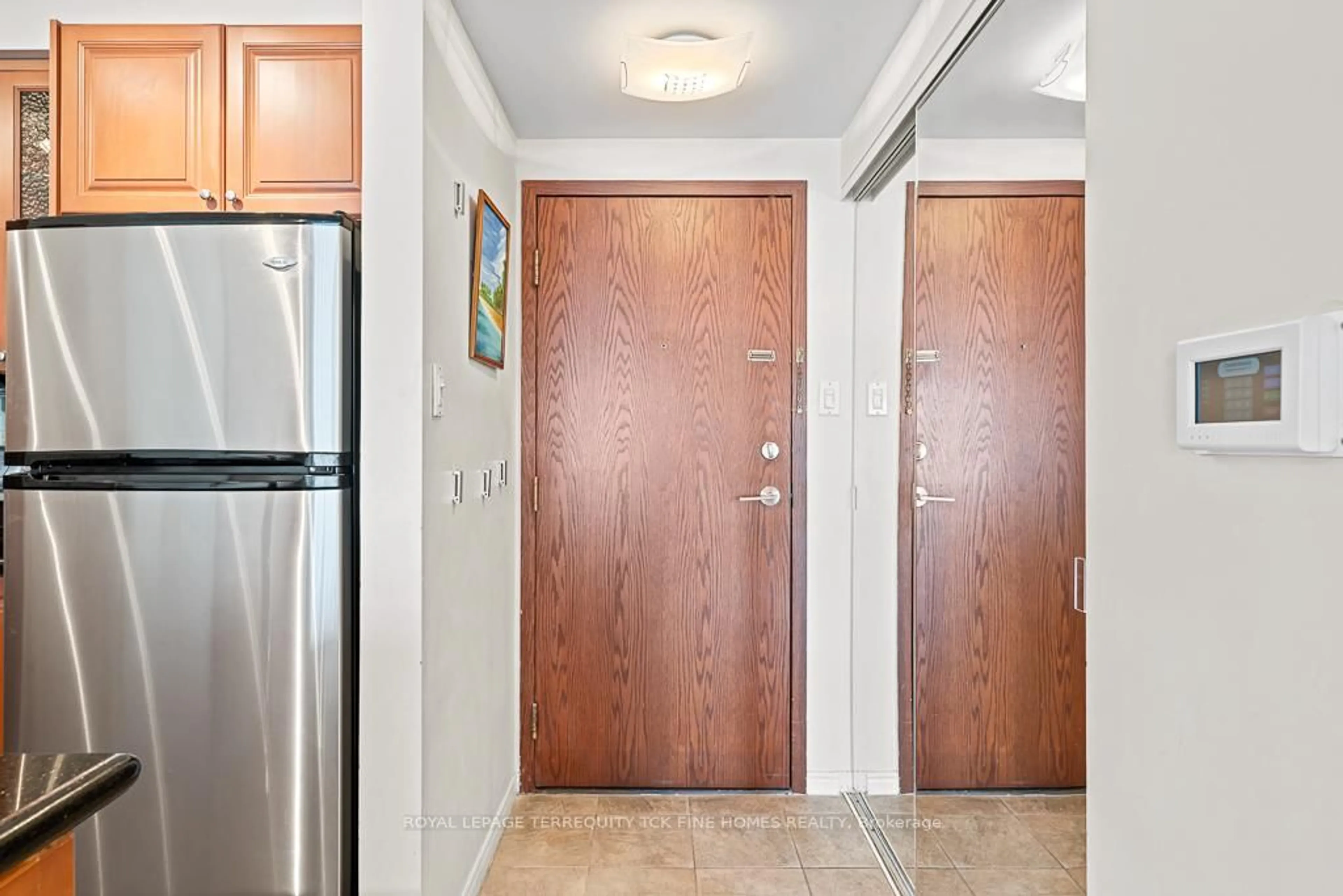 Indoor entryway for 10 Yonge St #2604, Toronto Ontario M5E 1R4