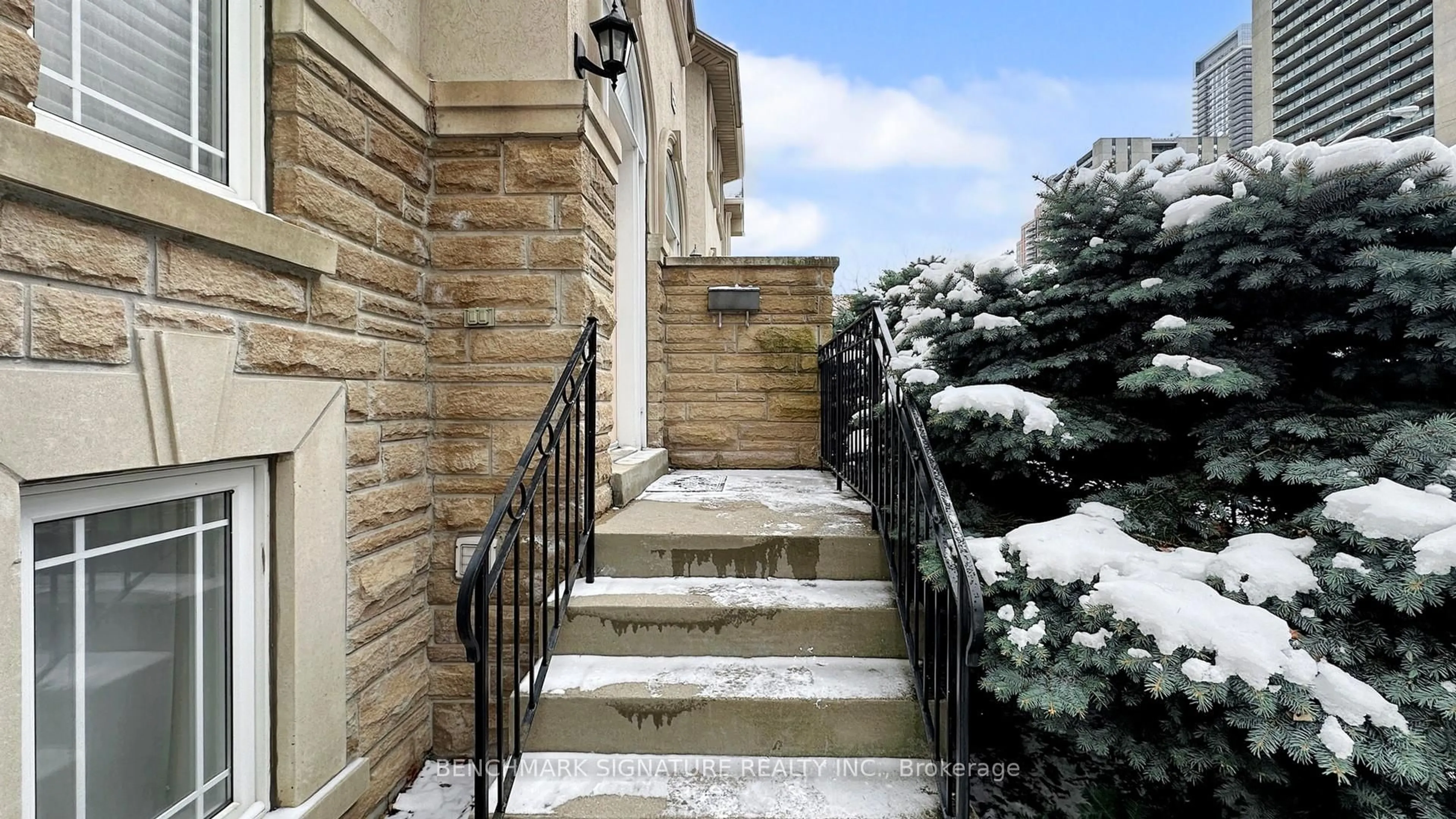 Unknown for 105 Doris Ave, Toronto Ontario M2N 4T2