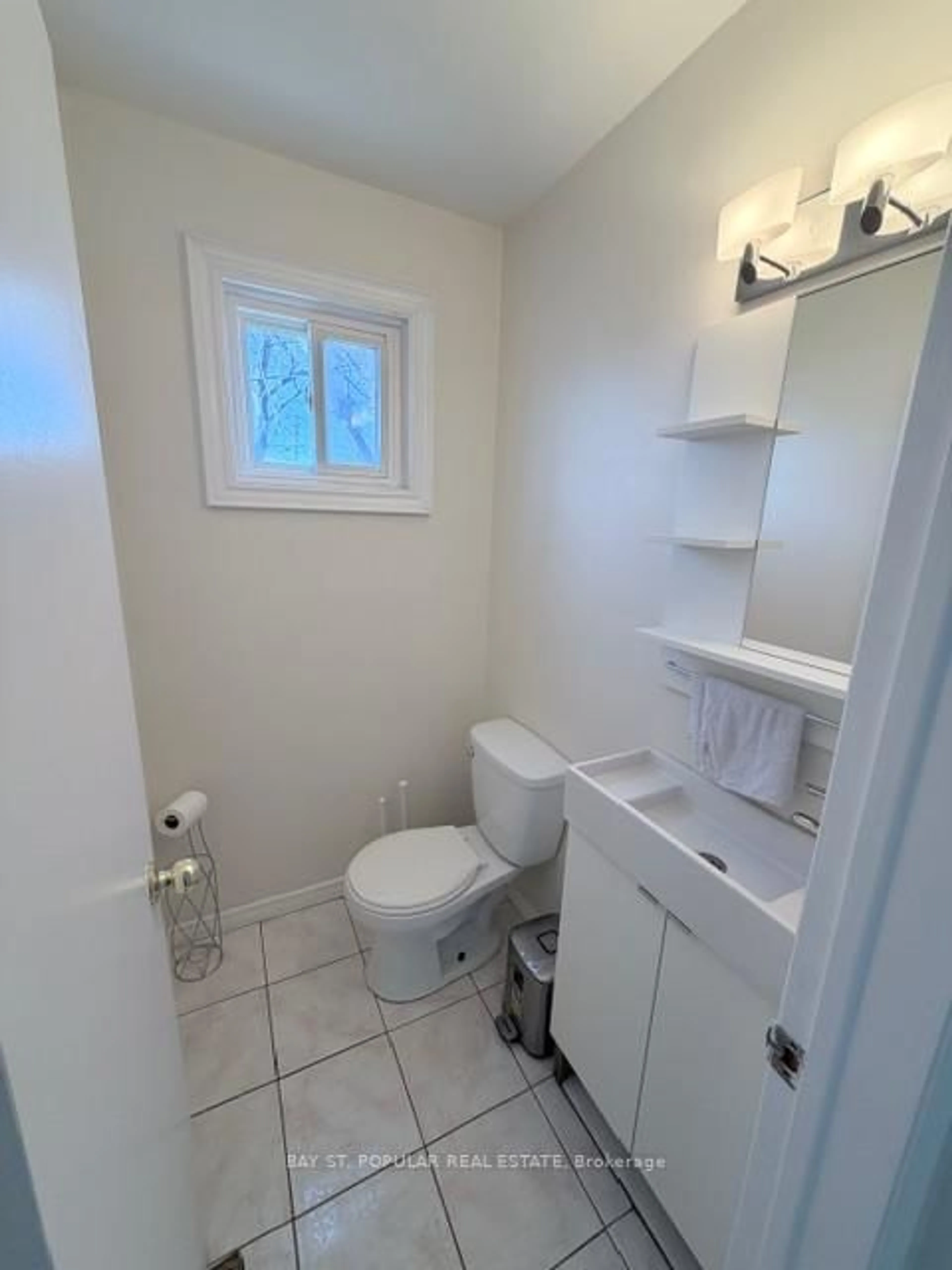 Standard bathroom, unknown for 162 Shawnee Circ, Toronto Ontario M2H 2Y2