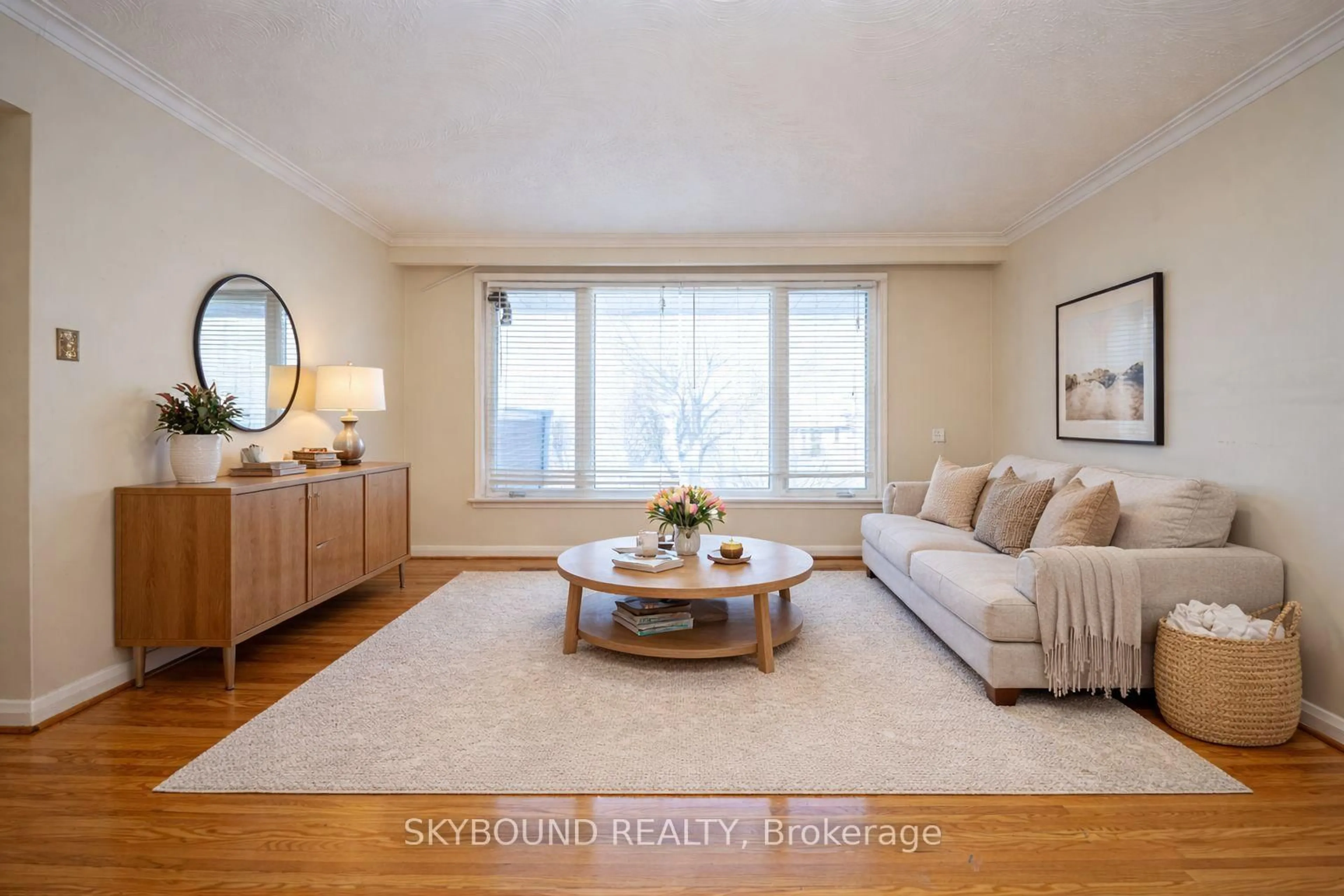 Living room with furniture, wood/laminate floor for 9 Caronport Cres, Toronto Ontario M3A 1G9