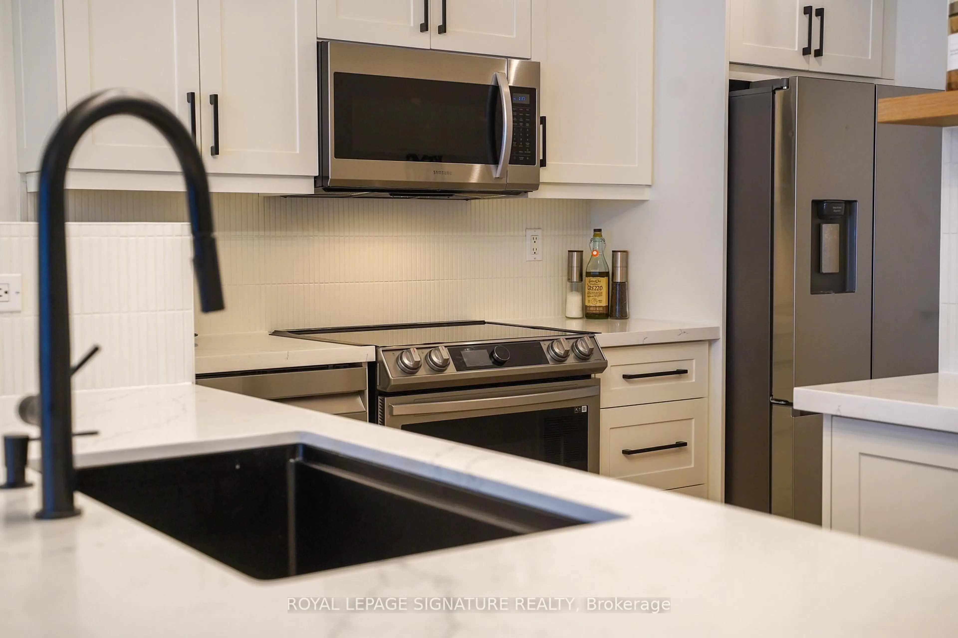 Standard kitchen, unknown for 118 Finch Ave #Th 5, Toronto Ontario M2N 7G2