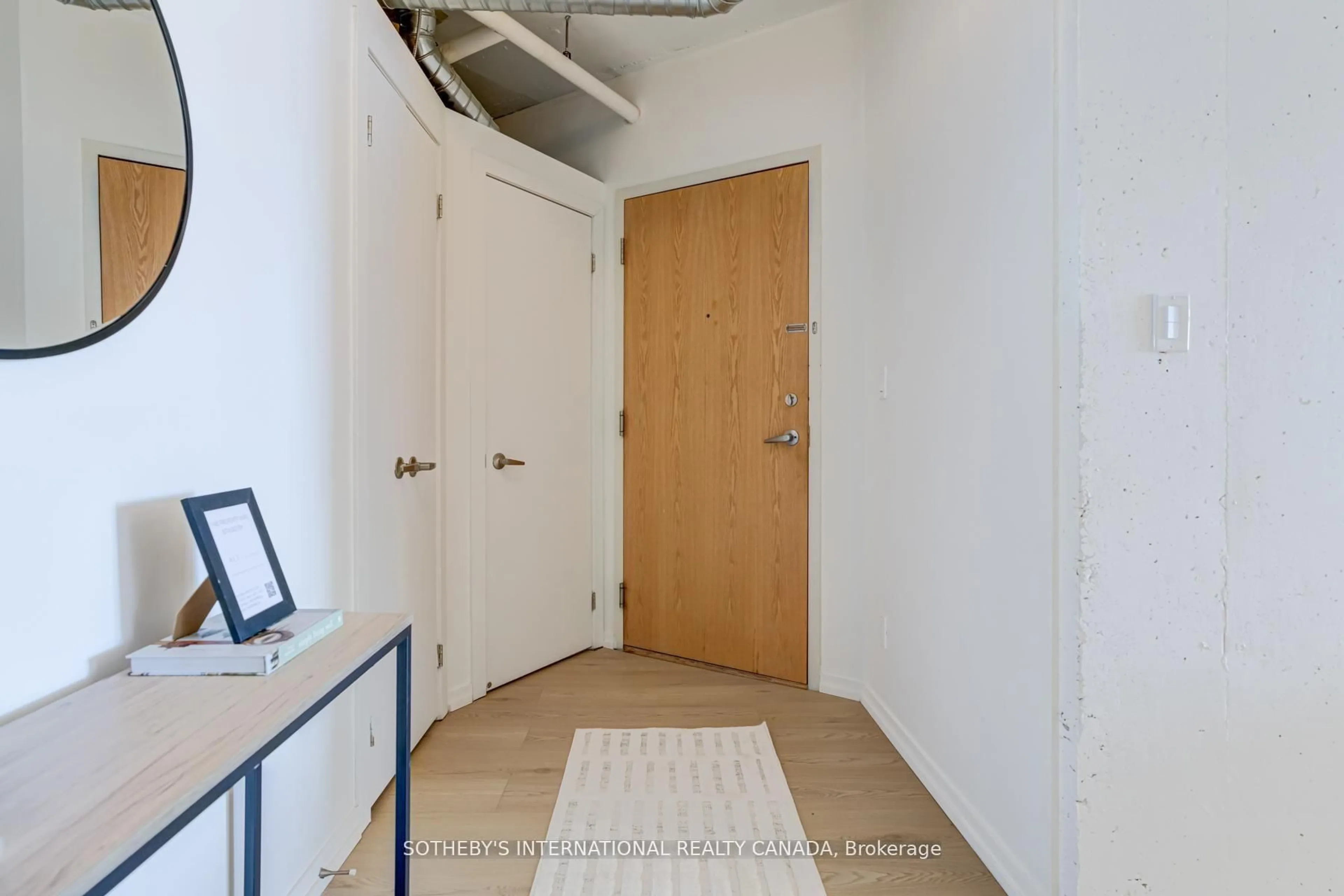 Indoor entryway for 150 Sudbury St #916, Toronto Ontario M6J 3S8