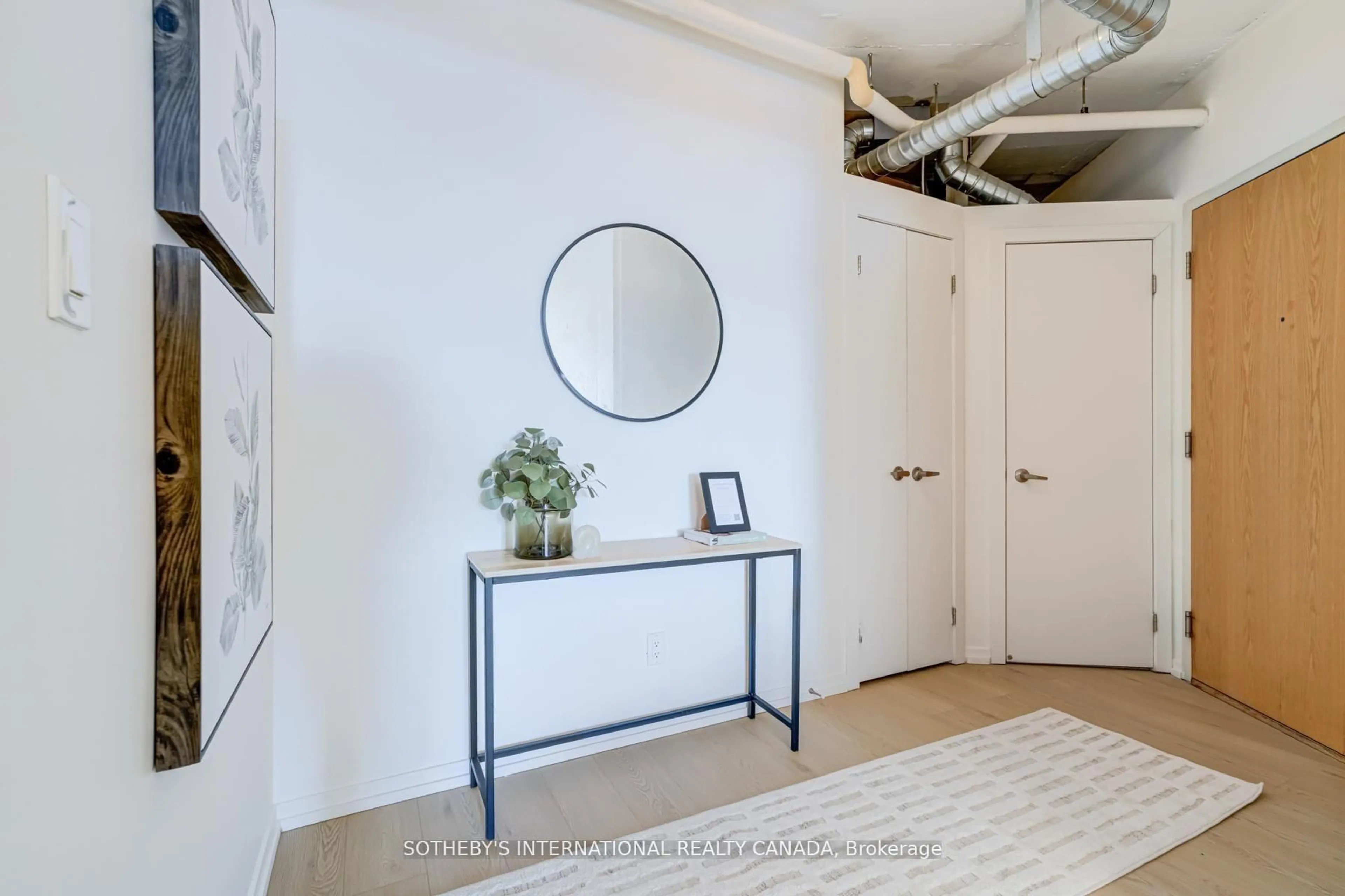 Indoor entryway for 150 Sudbury St #916, Toronto Ontario M6J 3S8