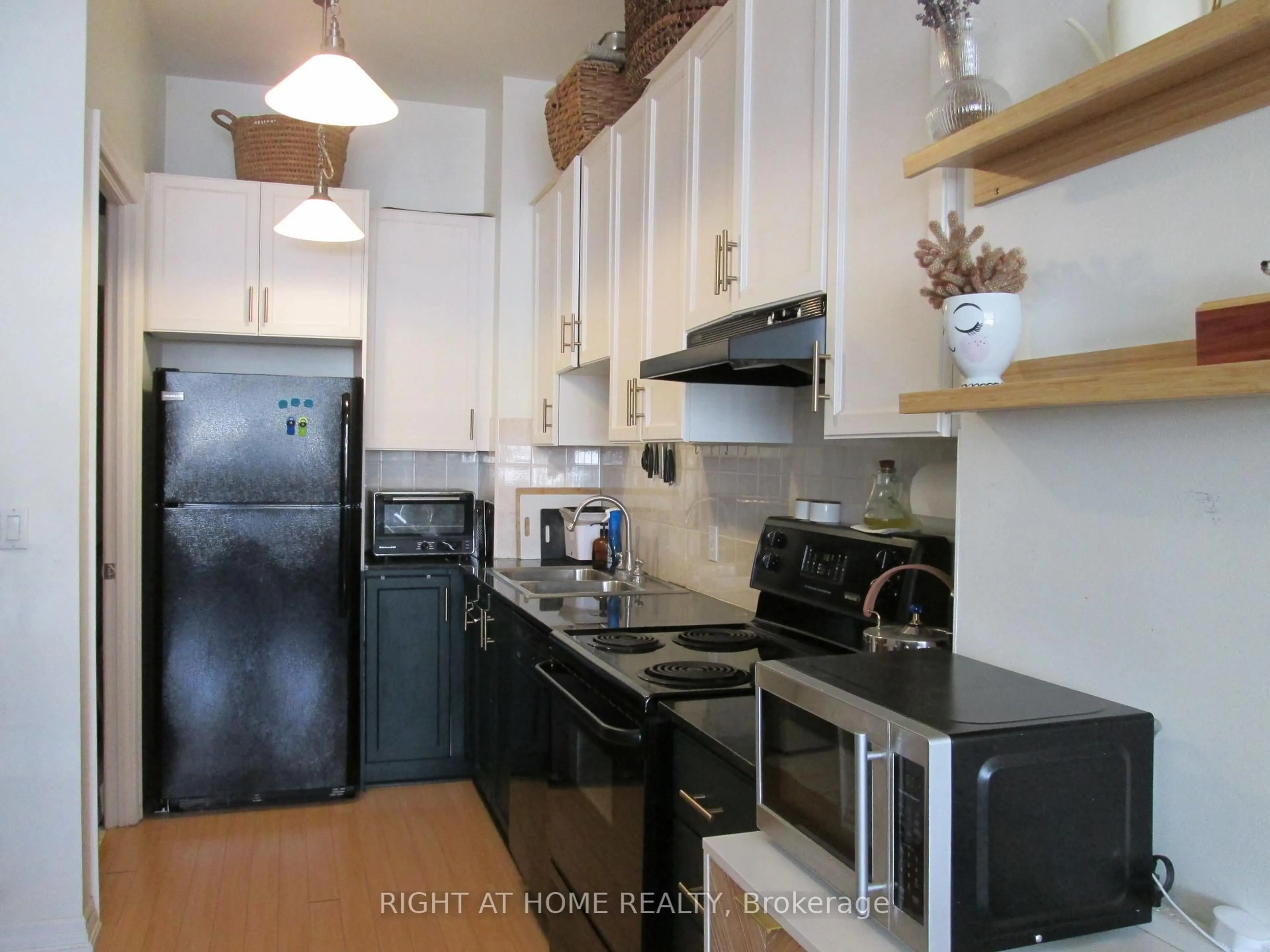 Standard kitchen, unknown for 797 Don Mills Rd #206, Toronto Ontario M3C 1V1