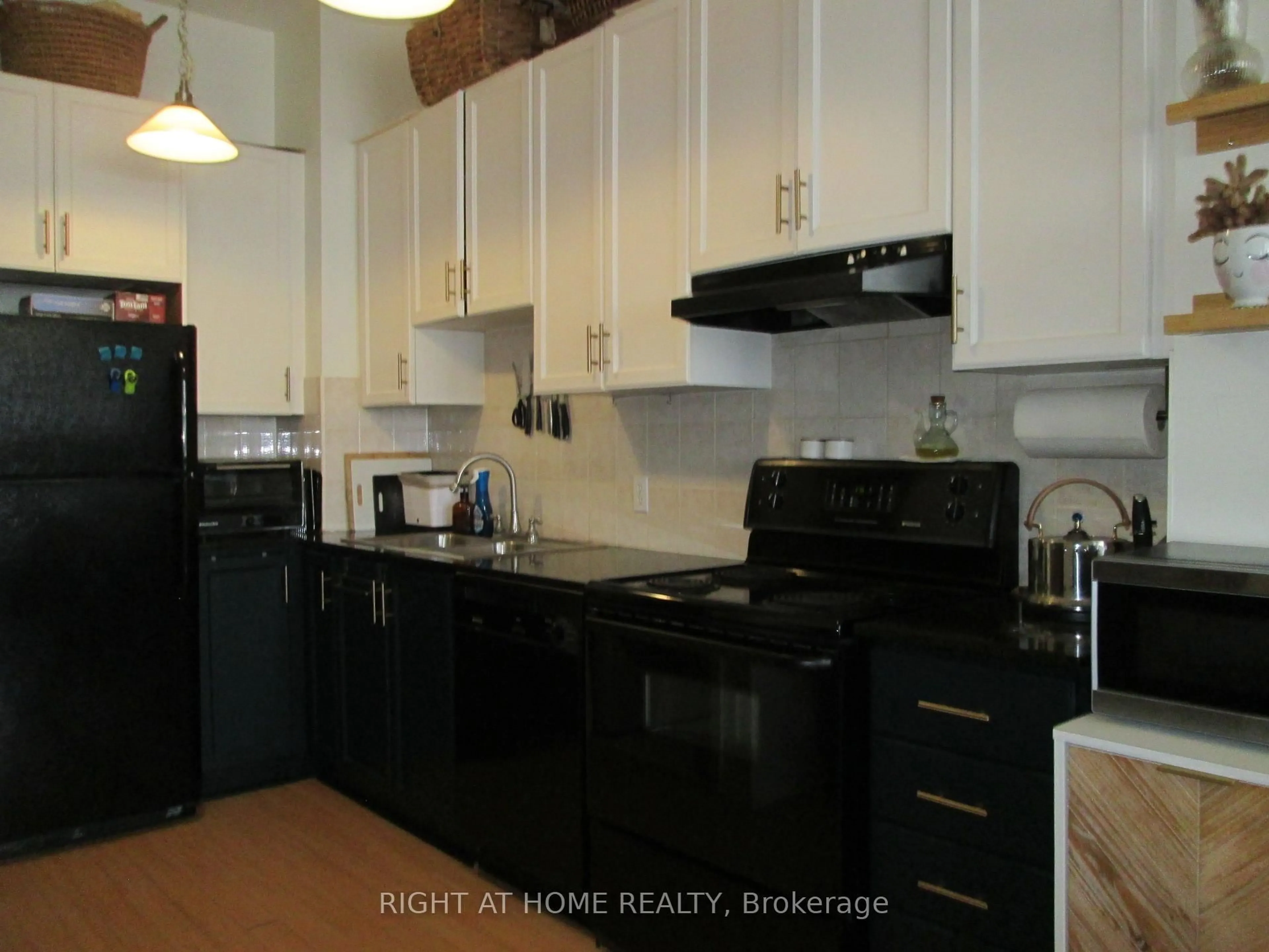 Unknown for 797 Don Mills Rd #206, Toronto Ontario M3C 1V1