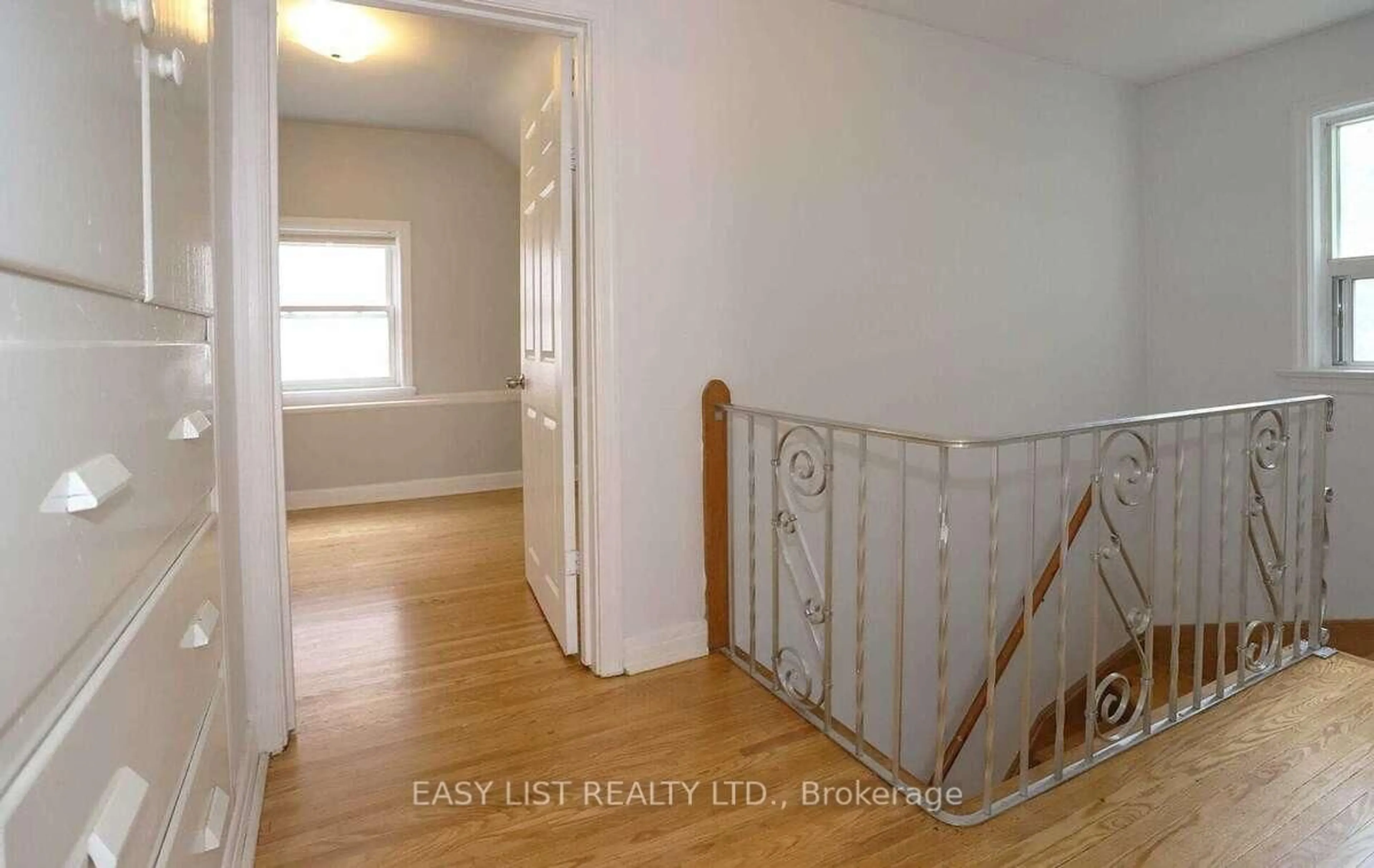 Indoor entryway for 35 Anndale Dr, Toronto Ontario M2N 2W9