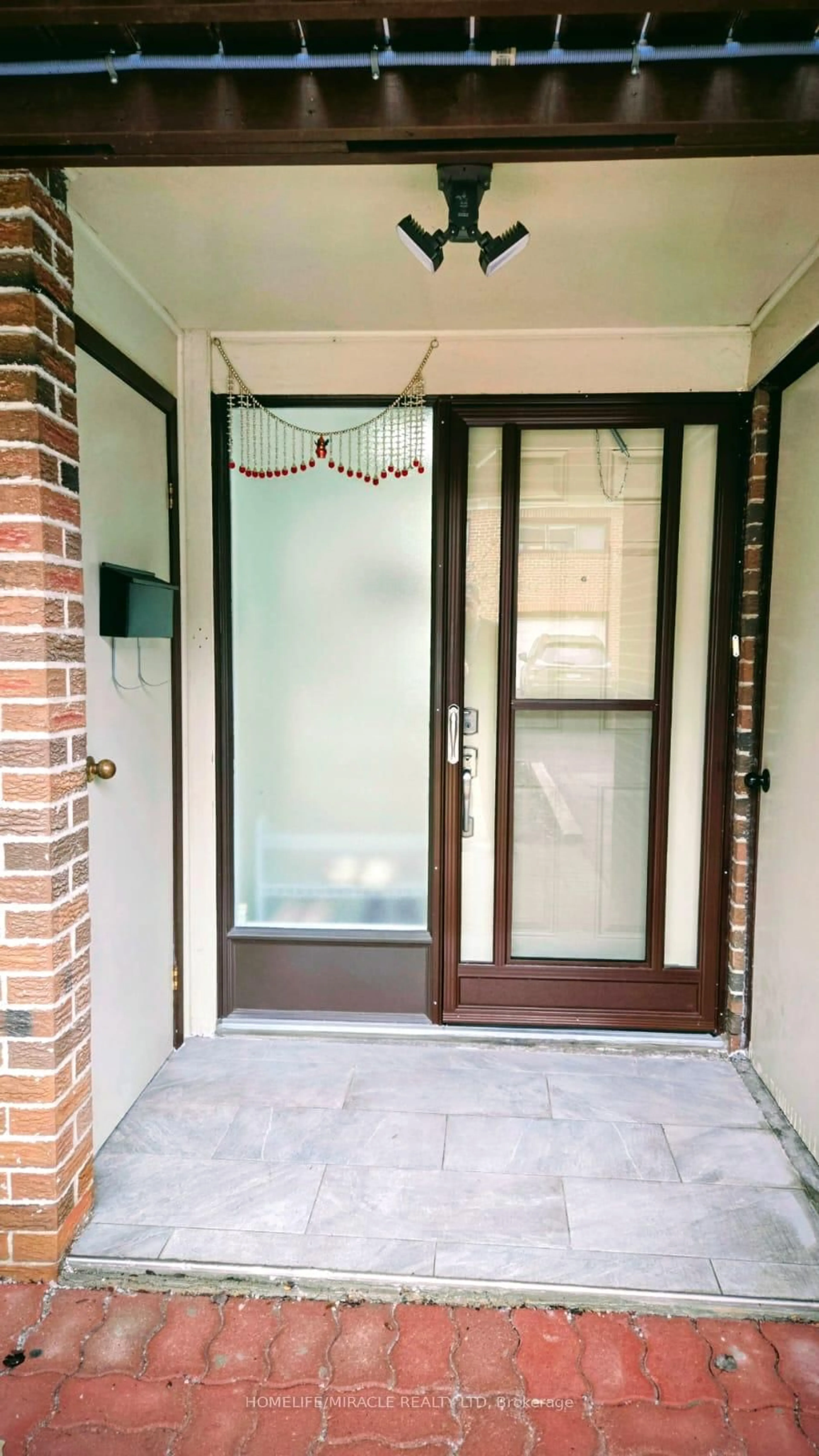 Indoor entryway for 90 Castlebury Cres #2, Toronto Ontario M2H 1W8