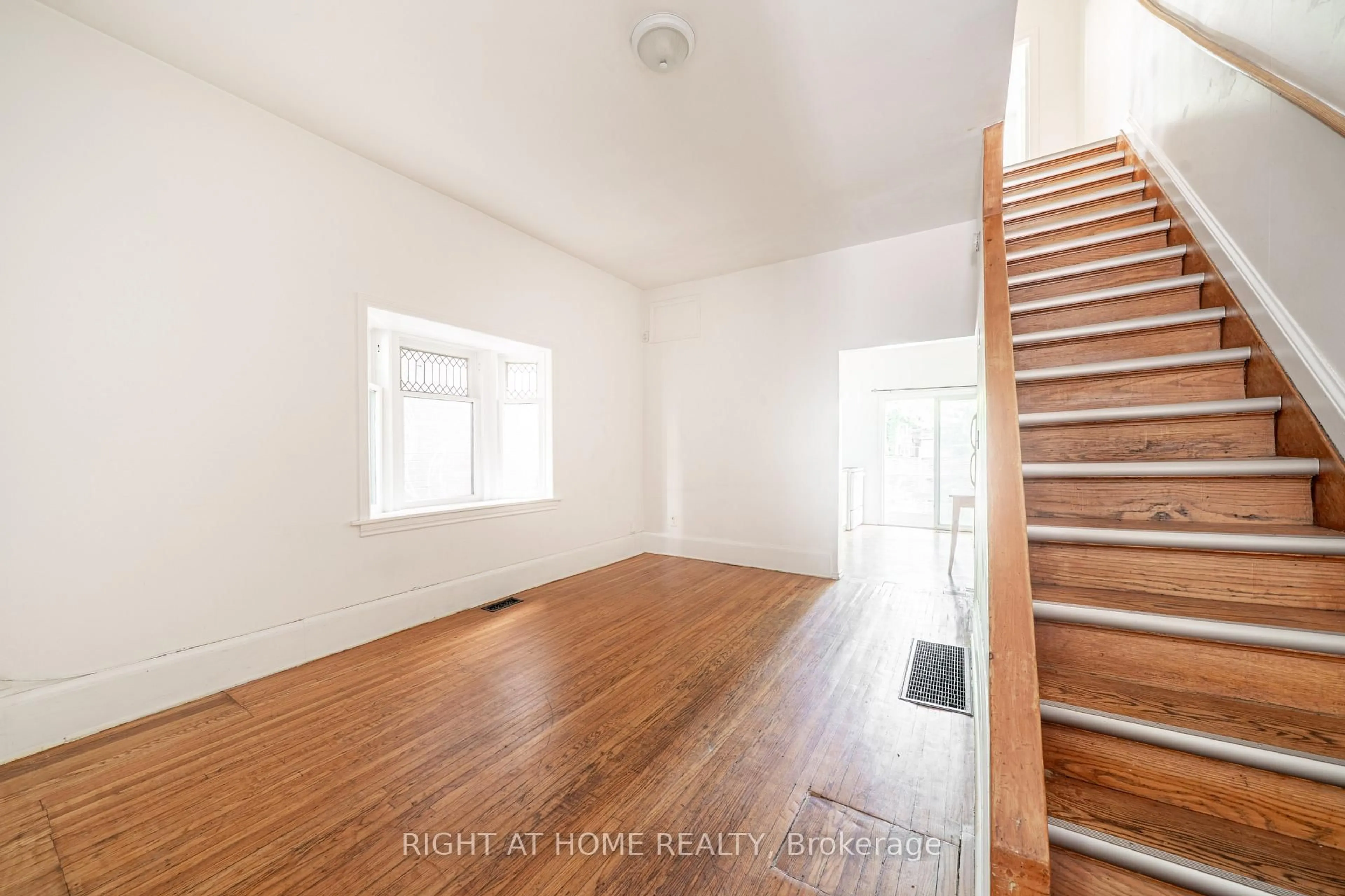 A pic of a room for 1059 Bathurst St, Toronto Ontario M5R 3G8