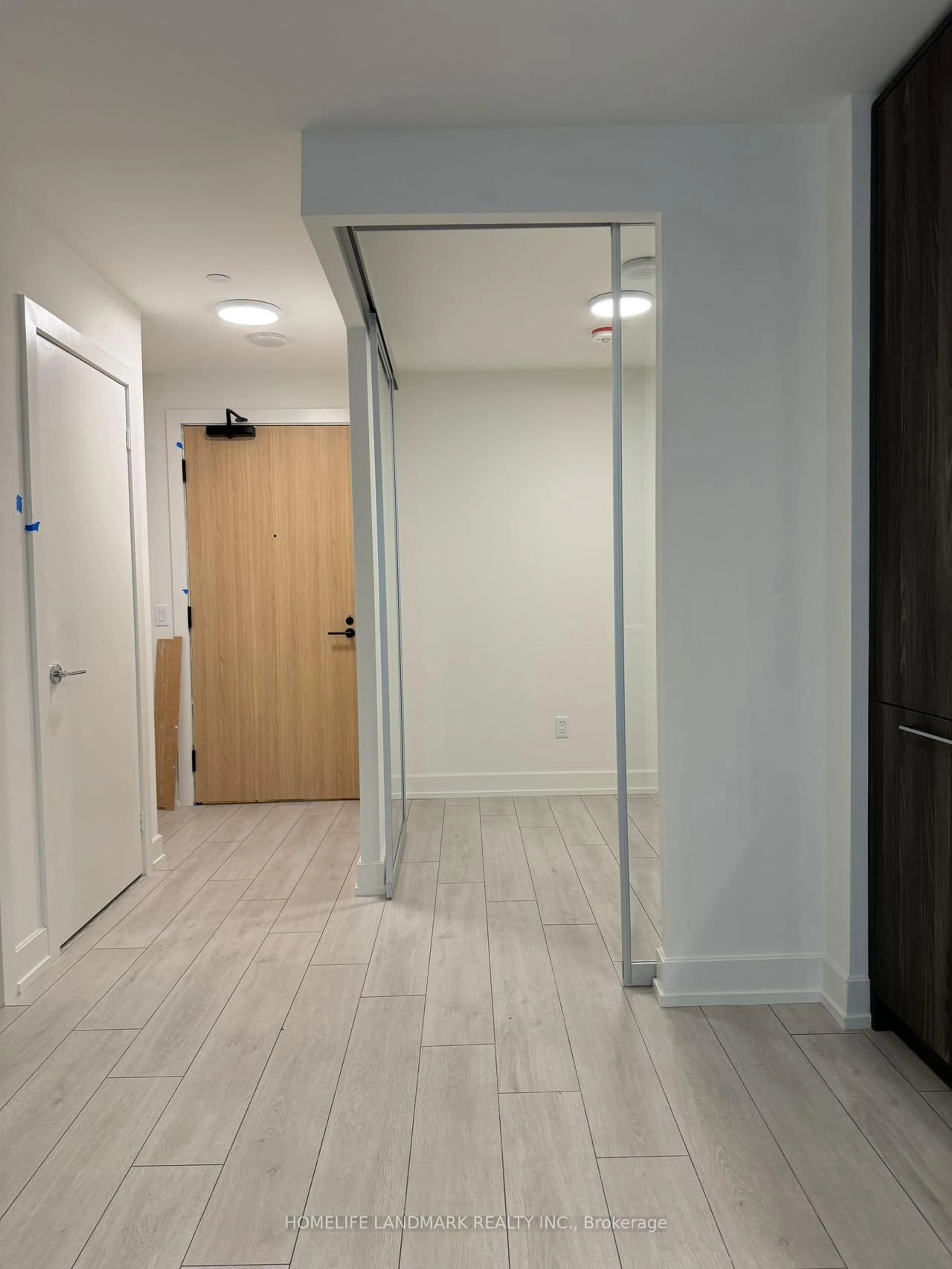 Indoor foyer for 15 Mercer St #514, Toronto Ontario M5V 1H2