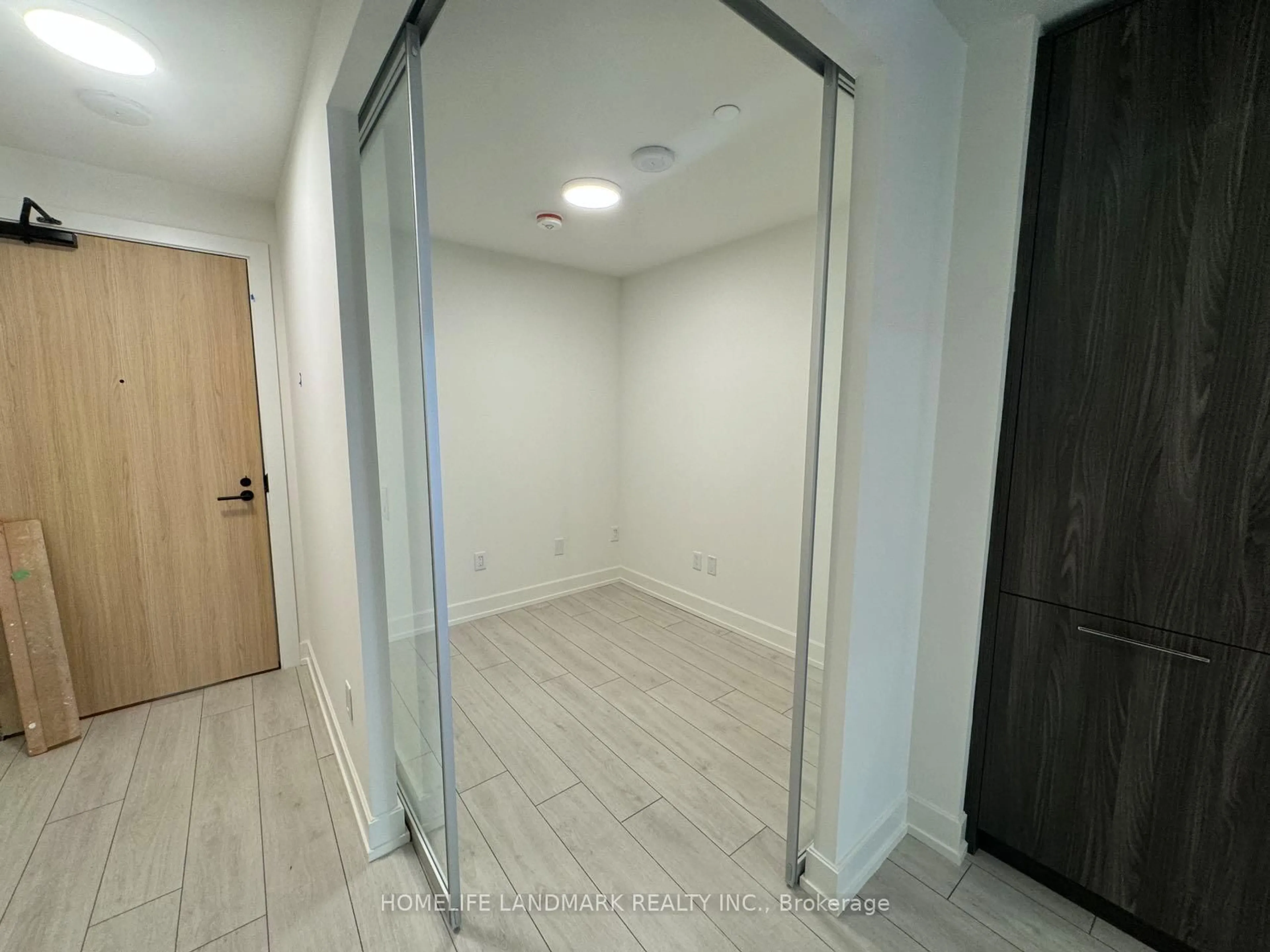 A pic of a room for 15 Mercer St #514, Toronto Ontario M5V 1H2