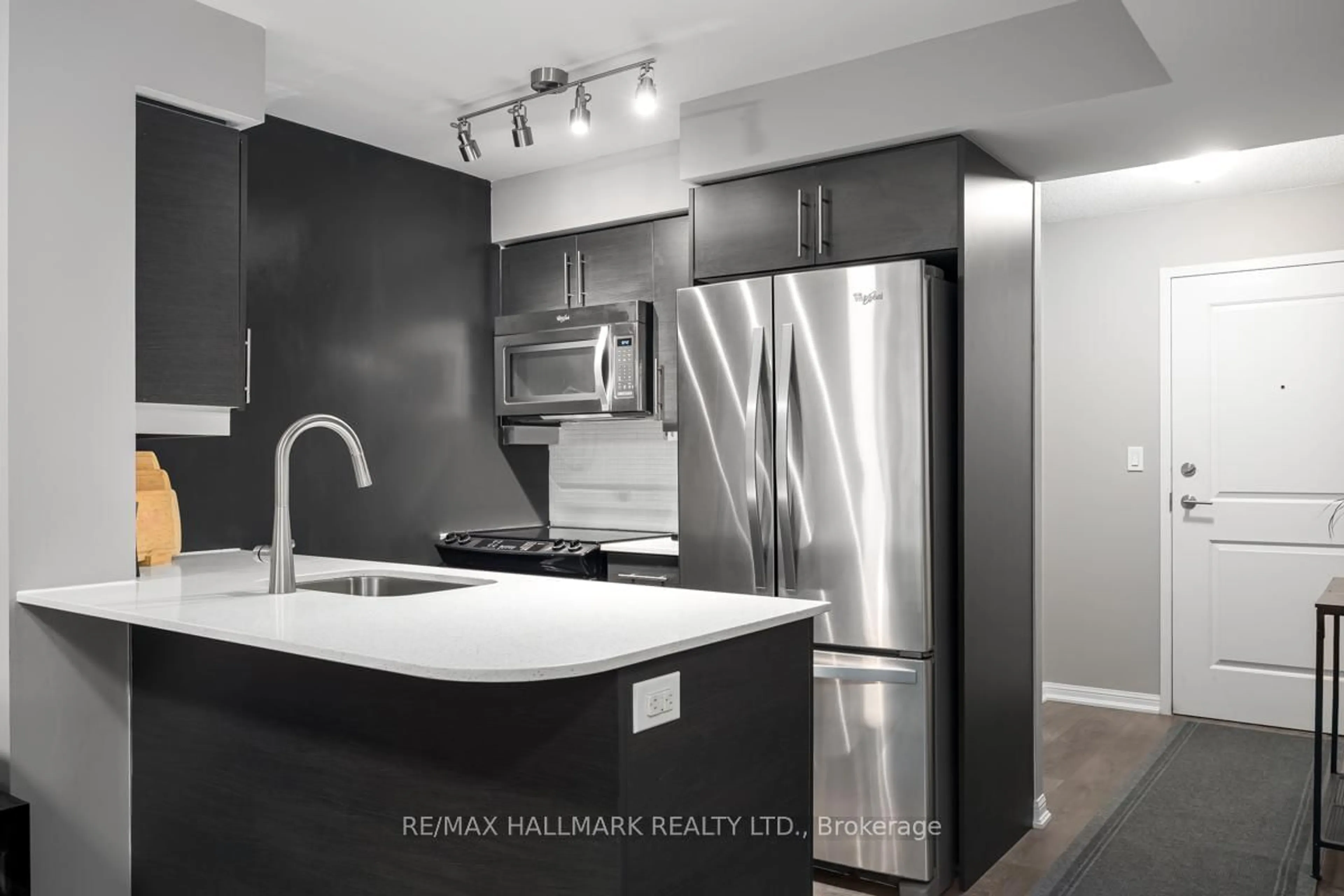 Standard kitchen, unknown for 38 Grand Magazine St #1043, Toronto Ontario M5V 0B1