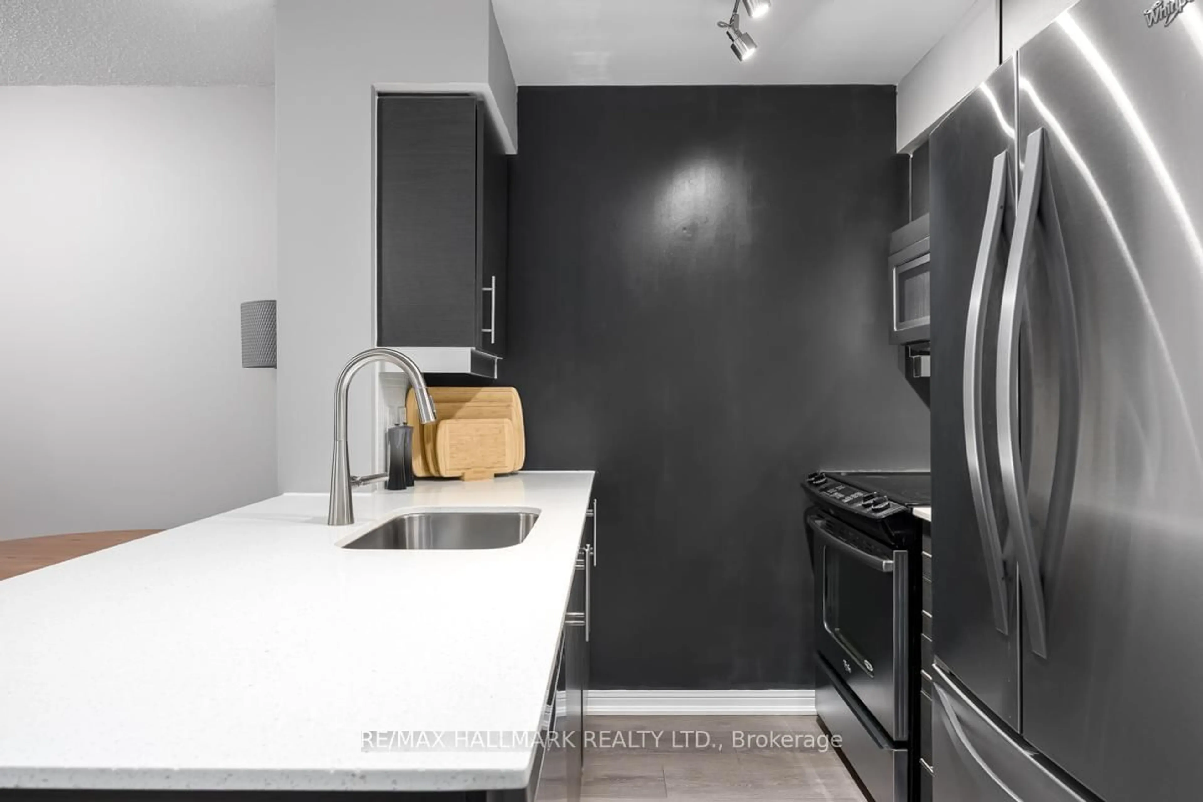 Standard kitchen, unknown for 38 Grand Magazine St #1043, Toronto Ontario M5V 0B1